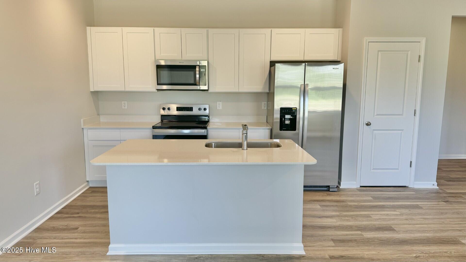 100524210 | Photo 11