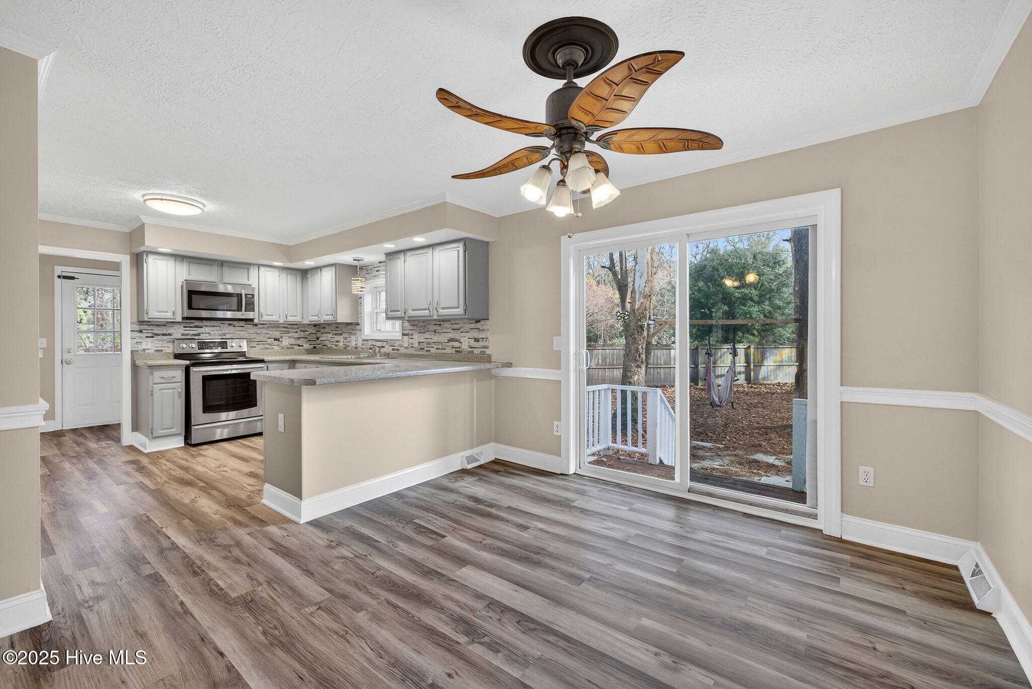 100546222 | Photo 18