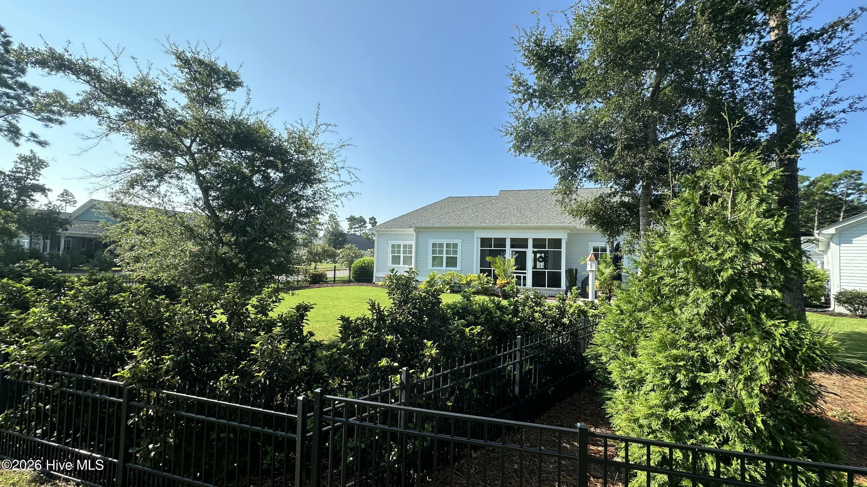 100569148 | Photo 49