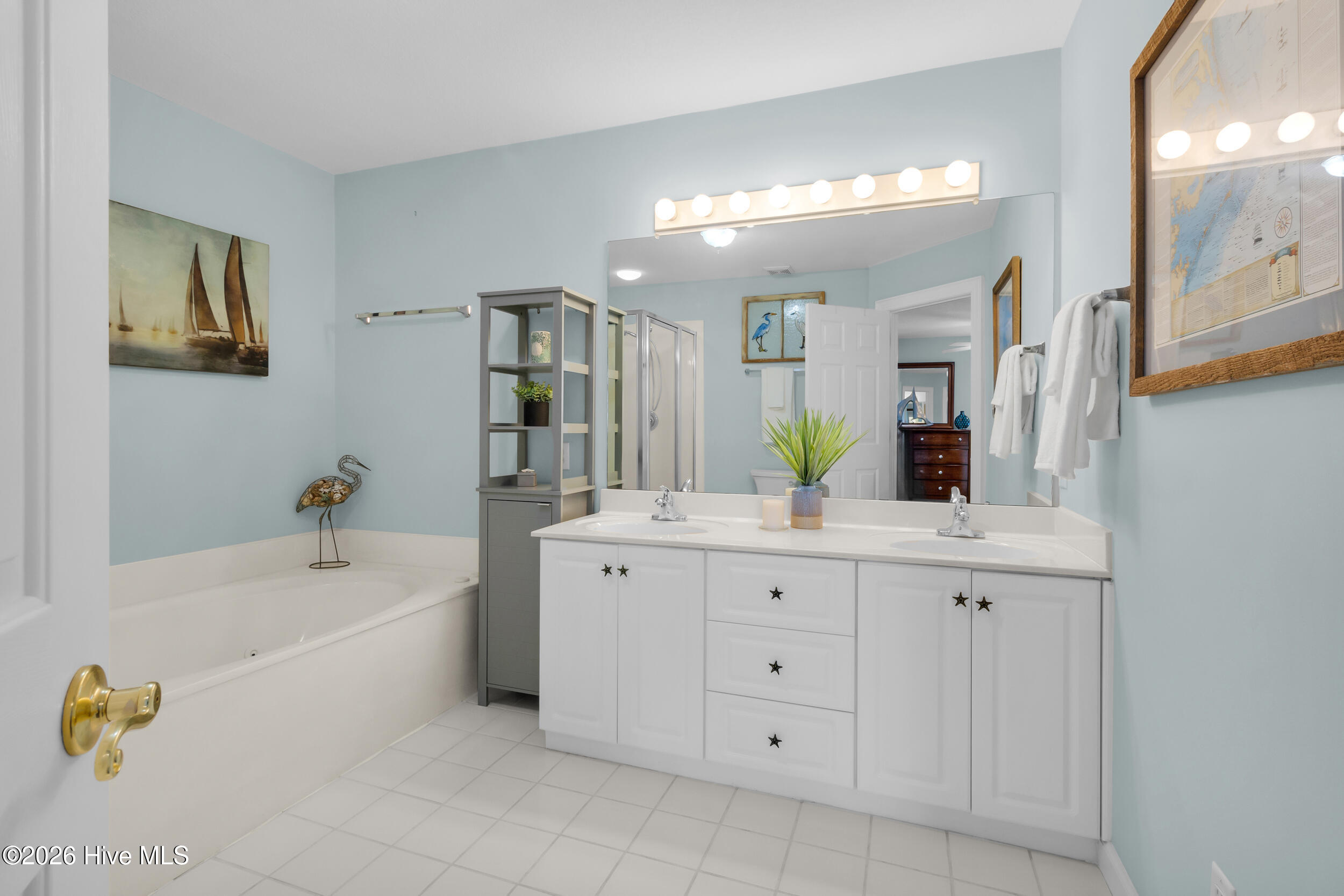 100557933 | Photo 24