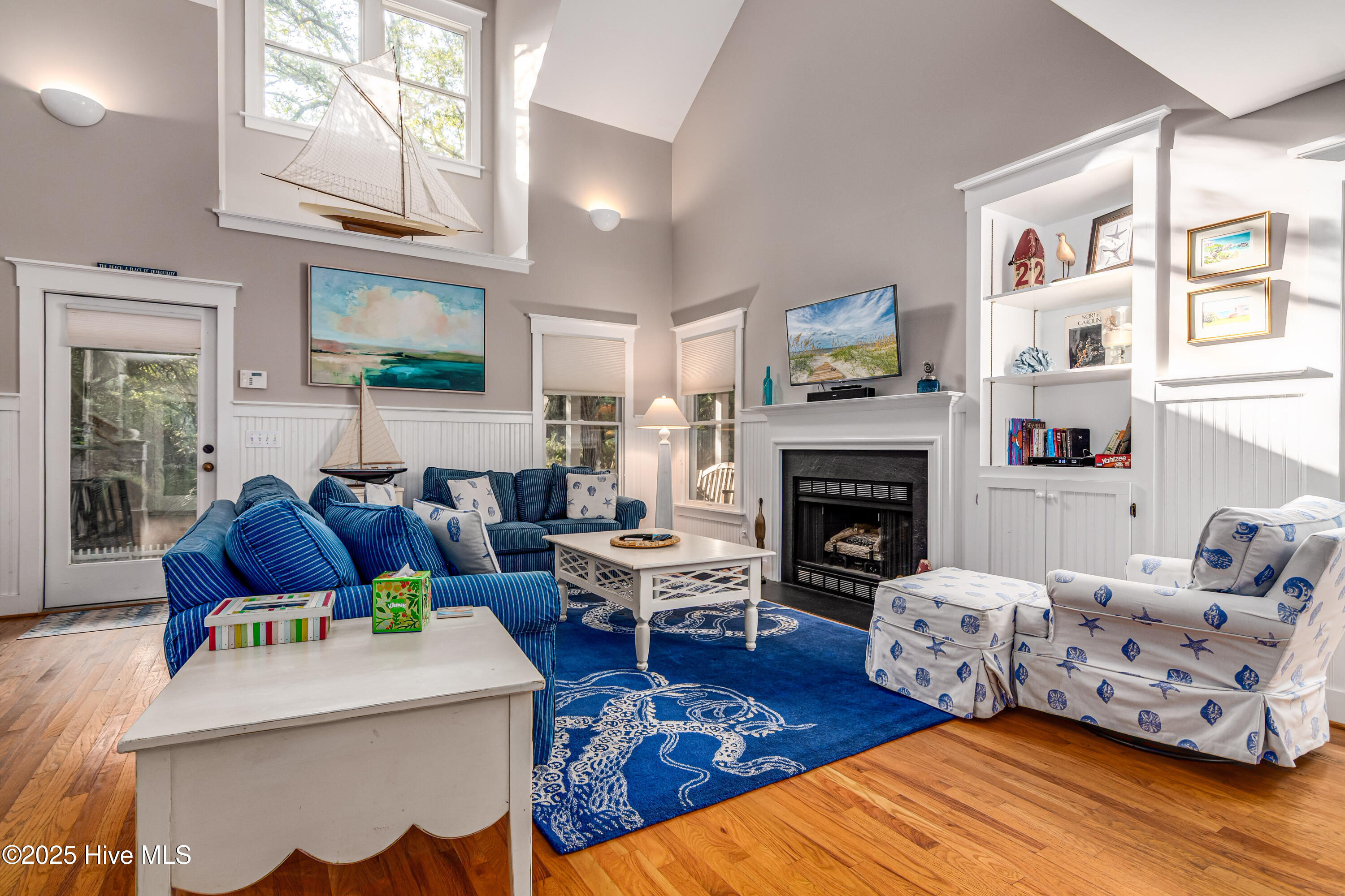 100510045 | Photo 11