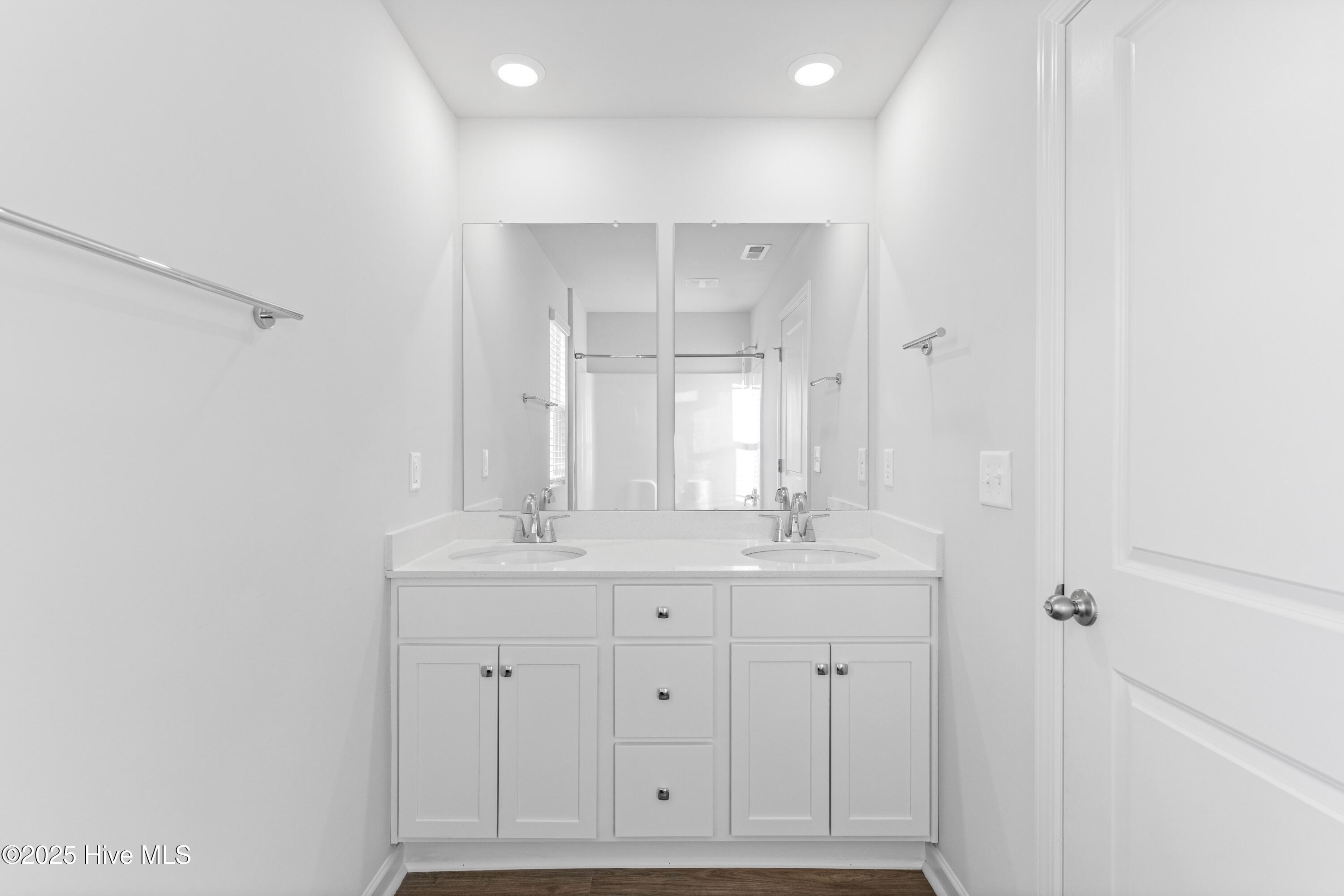 100538178 | Photo 14