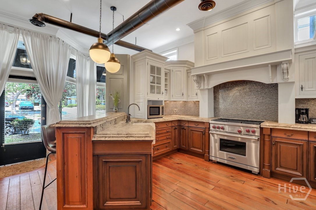 Photo 3 of House for sale at 1014 Abercorn St, Savannah, GA 31401 | MLS# SA345508 | Listing updated on 2026-10-09