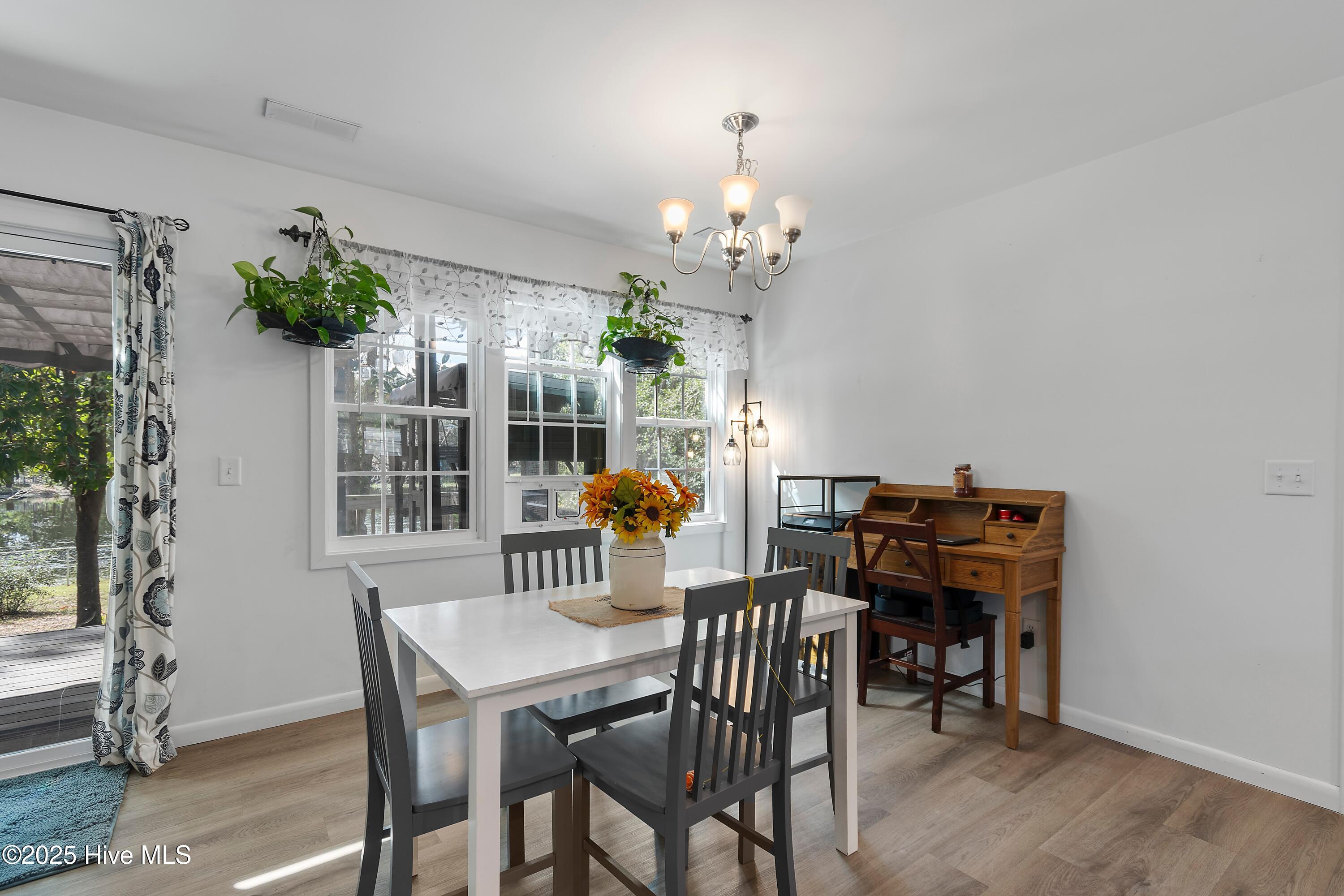 100532818 | Photo 14