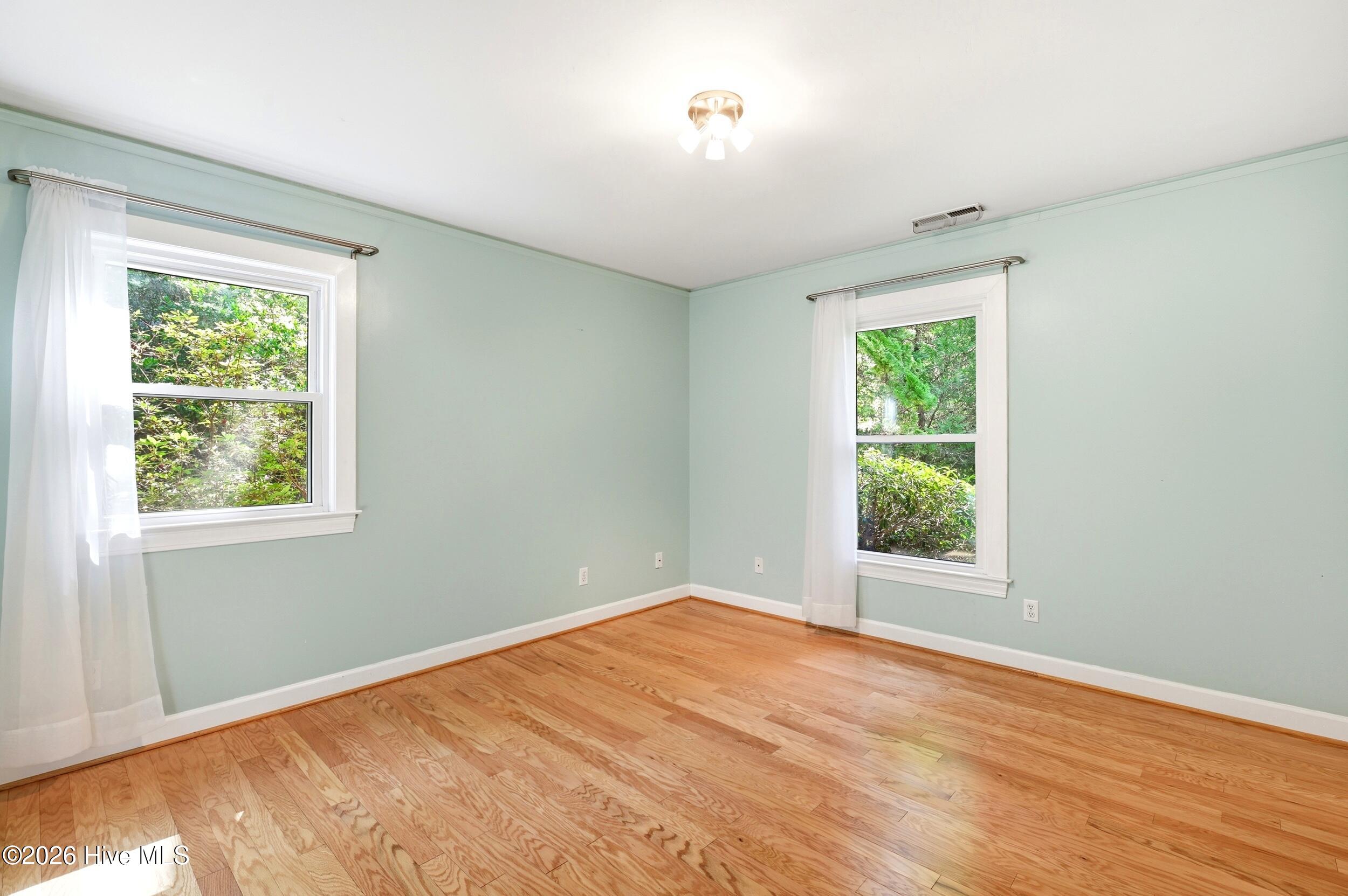 100570431 | Photo 37