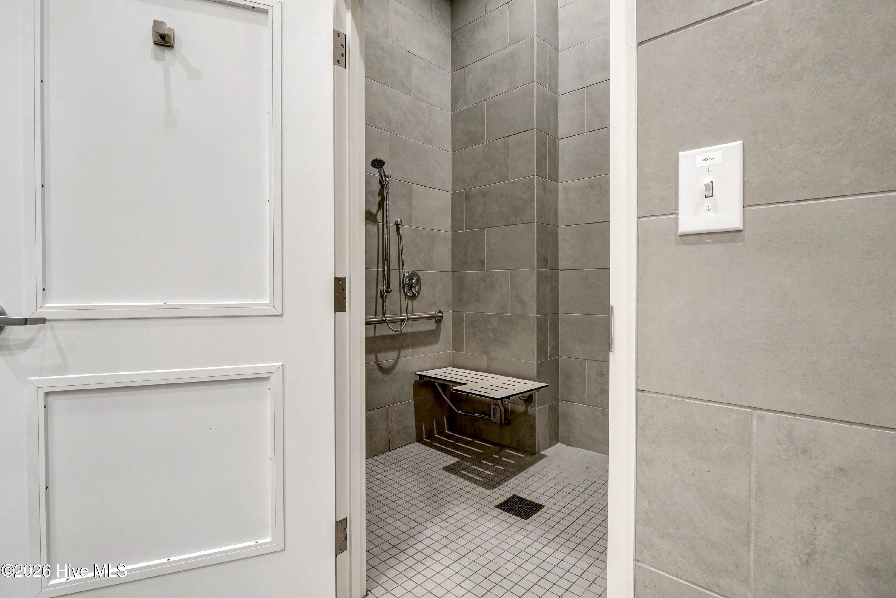 100548554 | Photo 64