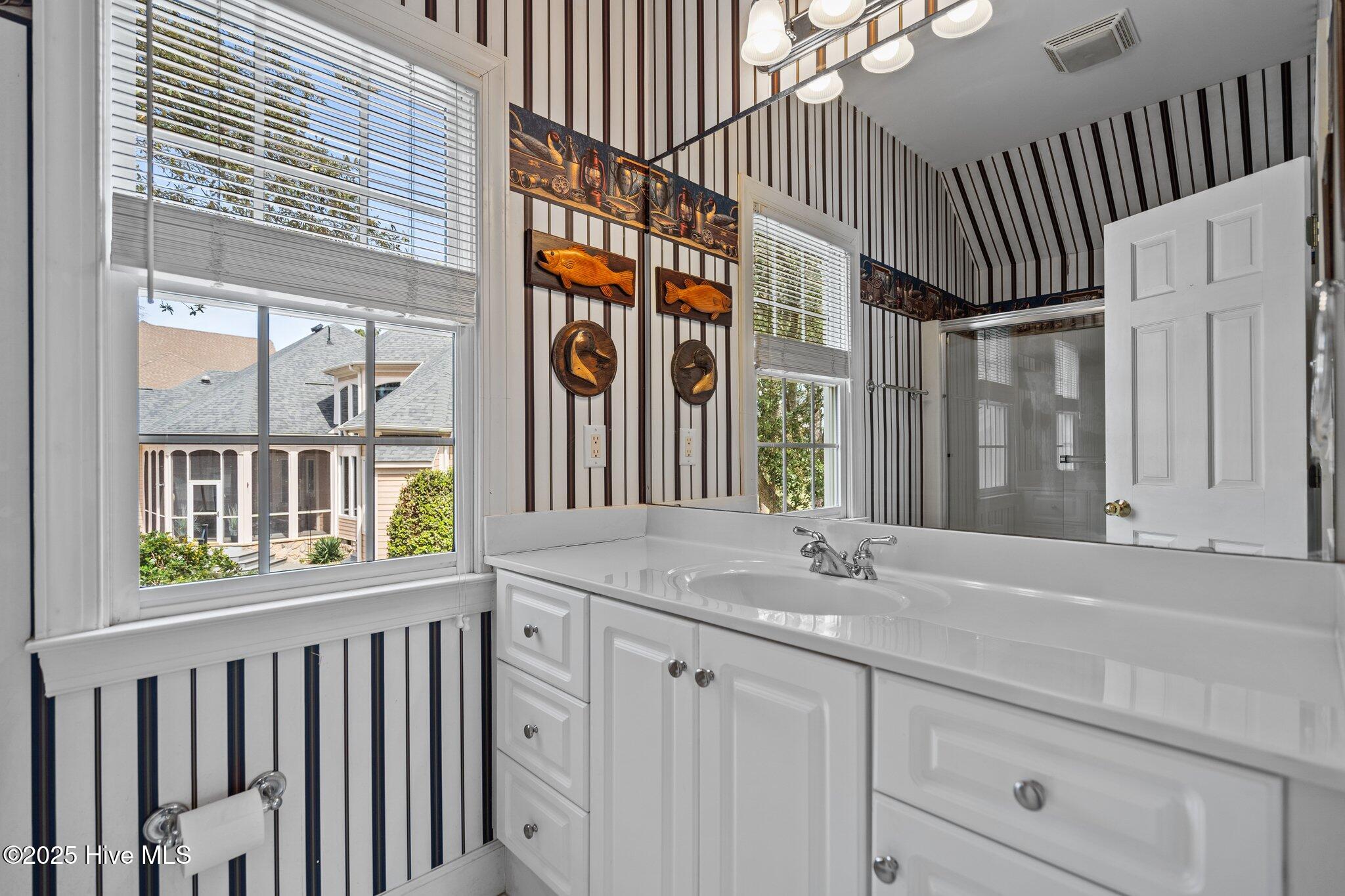 100536215 | Photo 54