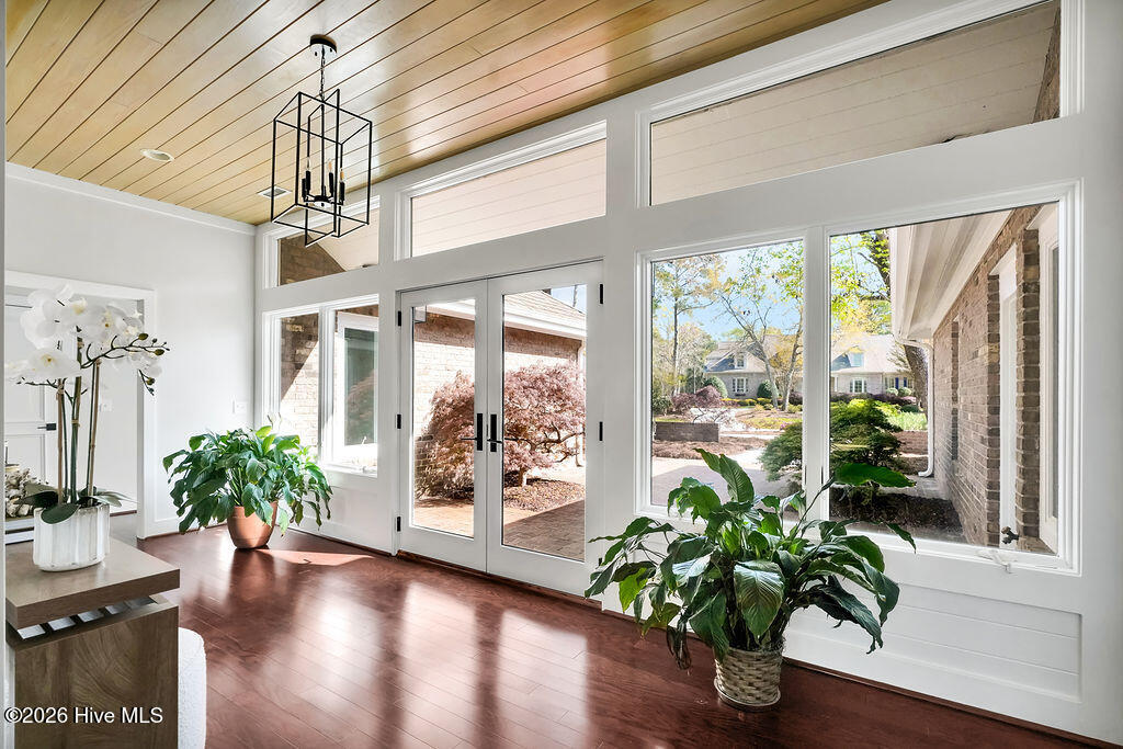 100565103 | Photo 11