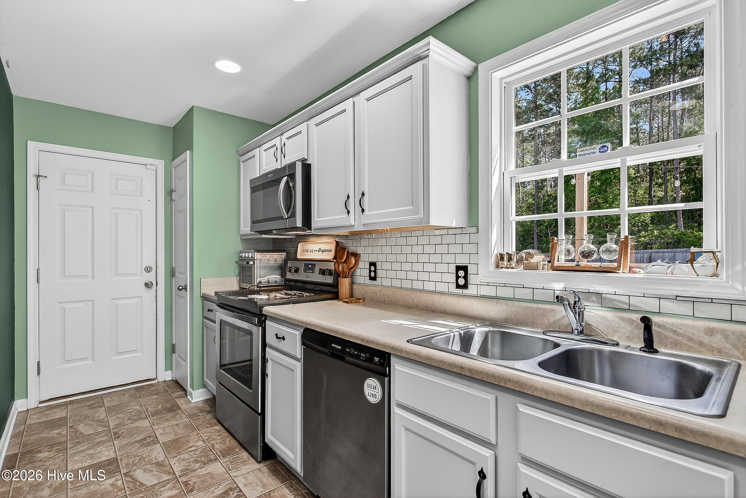 102 Blossom Court, Maple Hill, NC 28454 – photo 12: 01-13