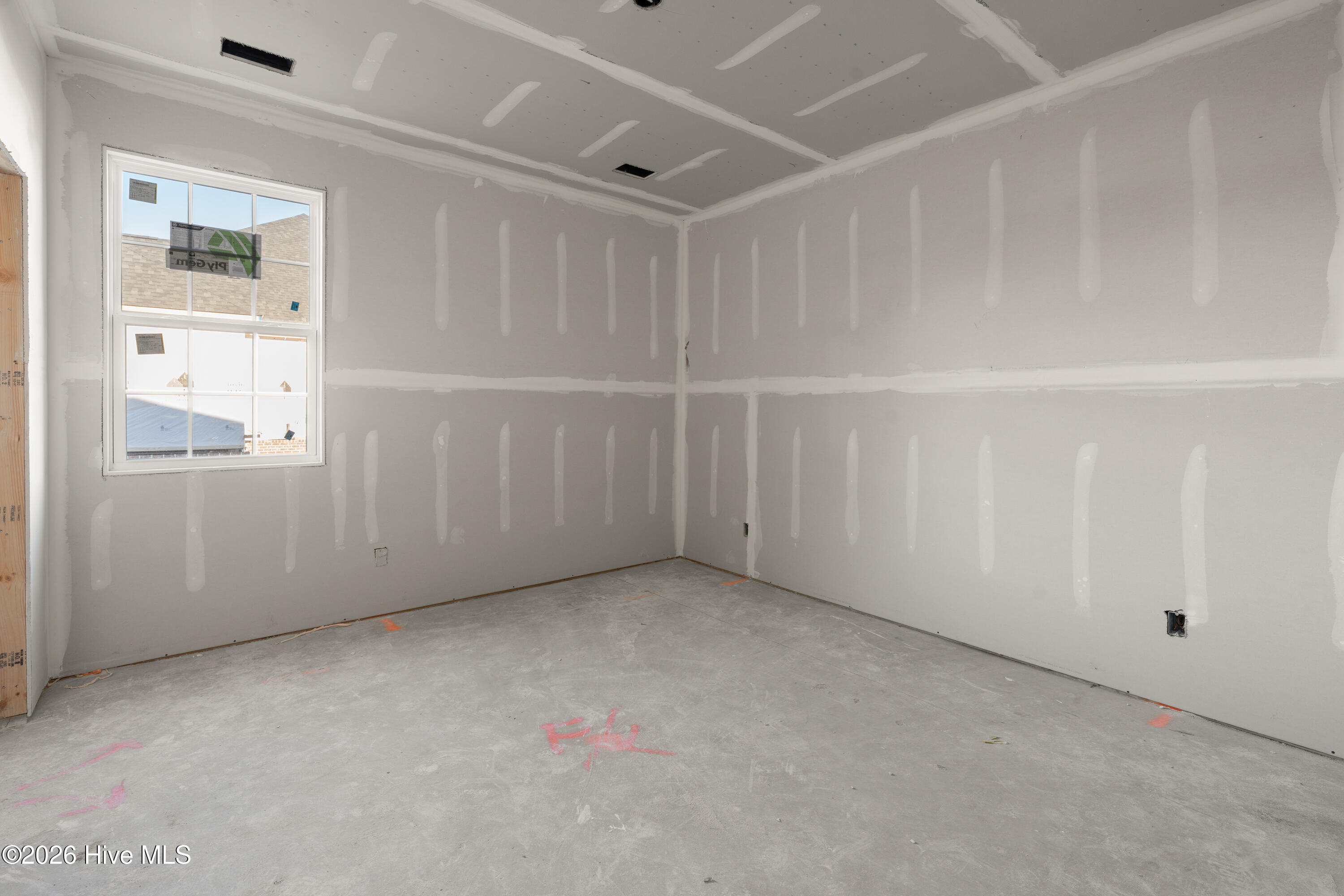 100556549 | Photo 14