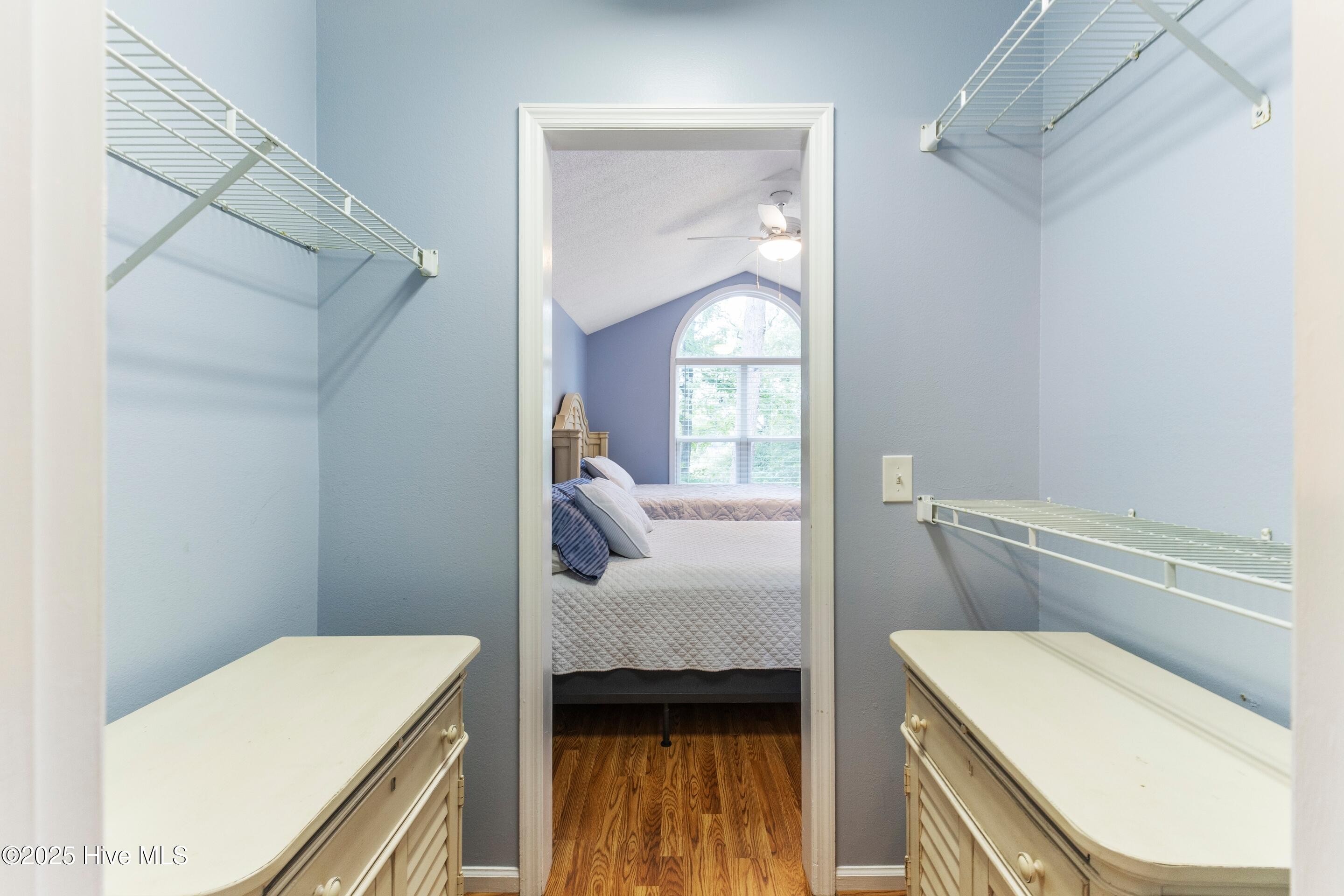 100531128 | Photo 19