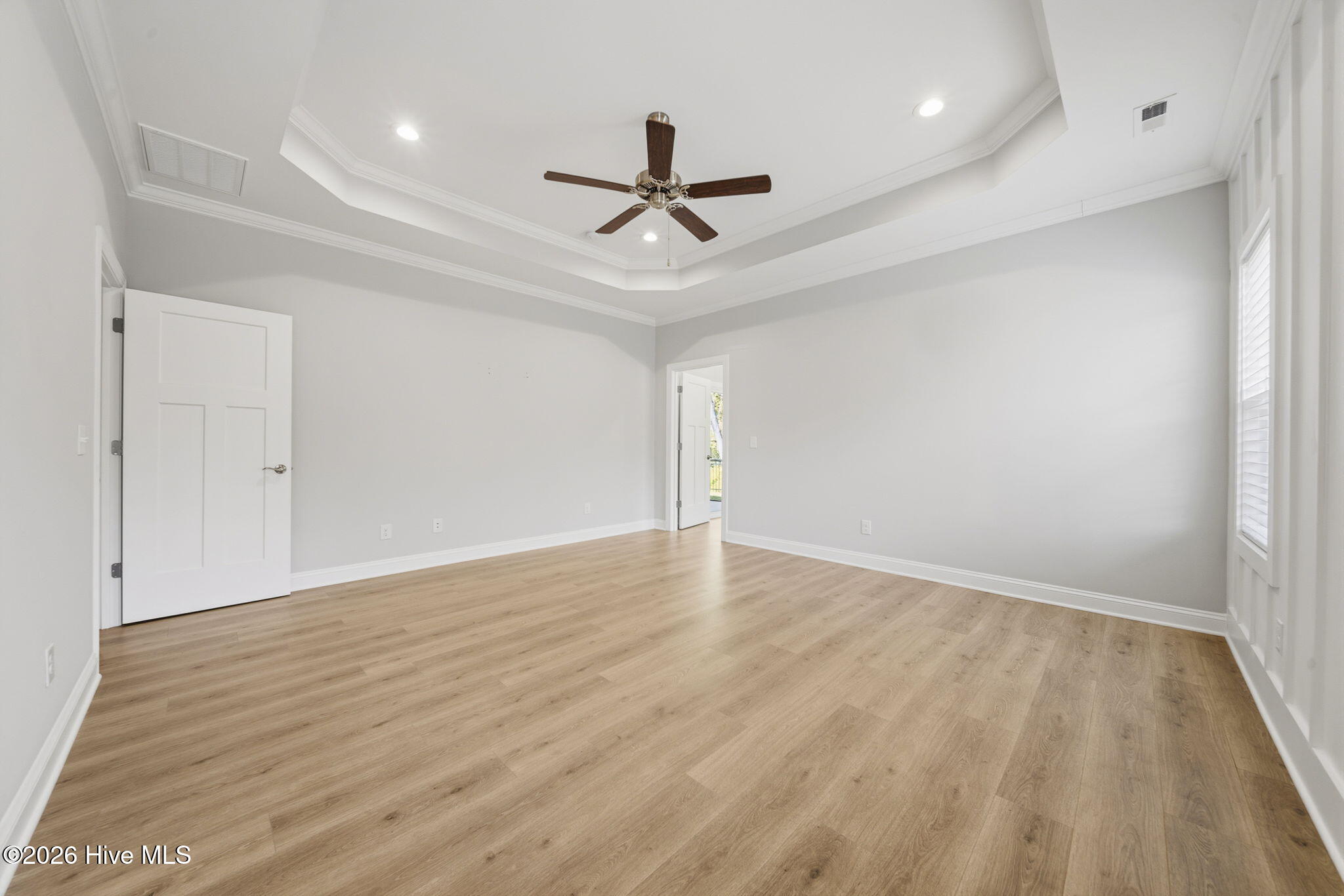 100567561 | Photo 34