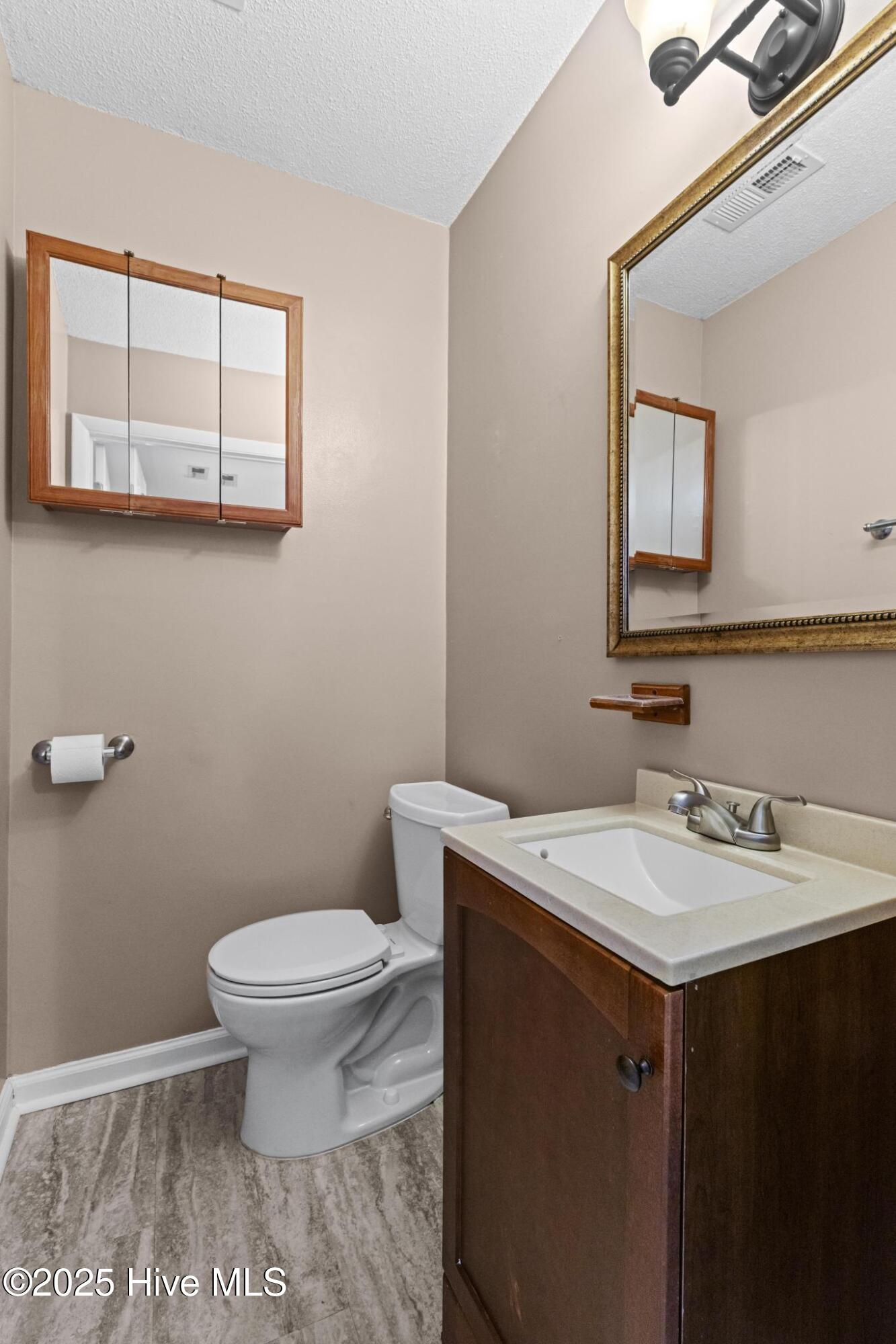 100546769 | Photo 22