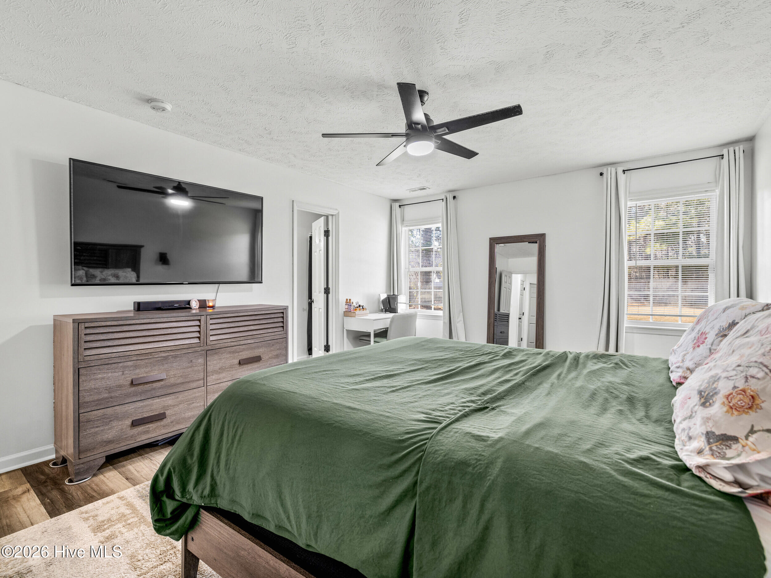 100554161 | Photo 33