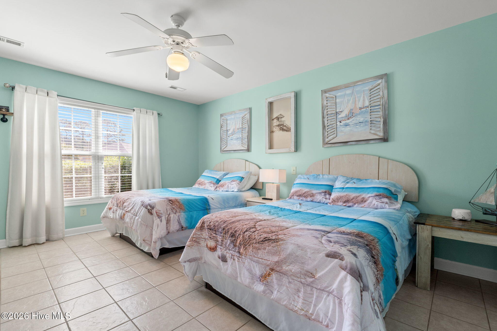 100567876 | Photo 16