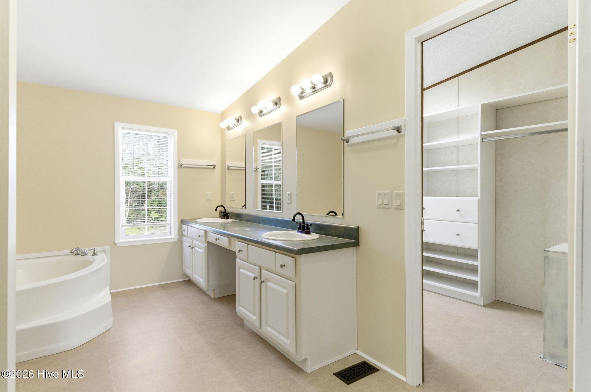 100561551 | Photo 32