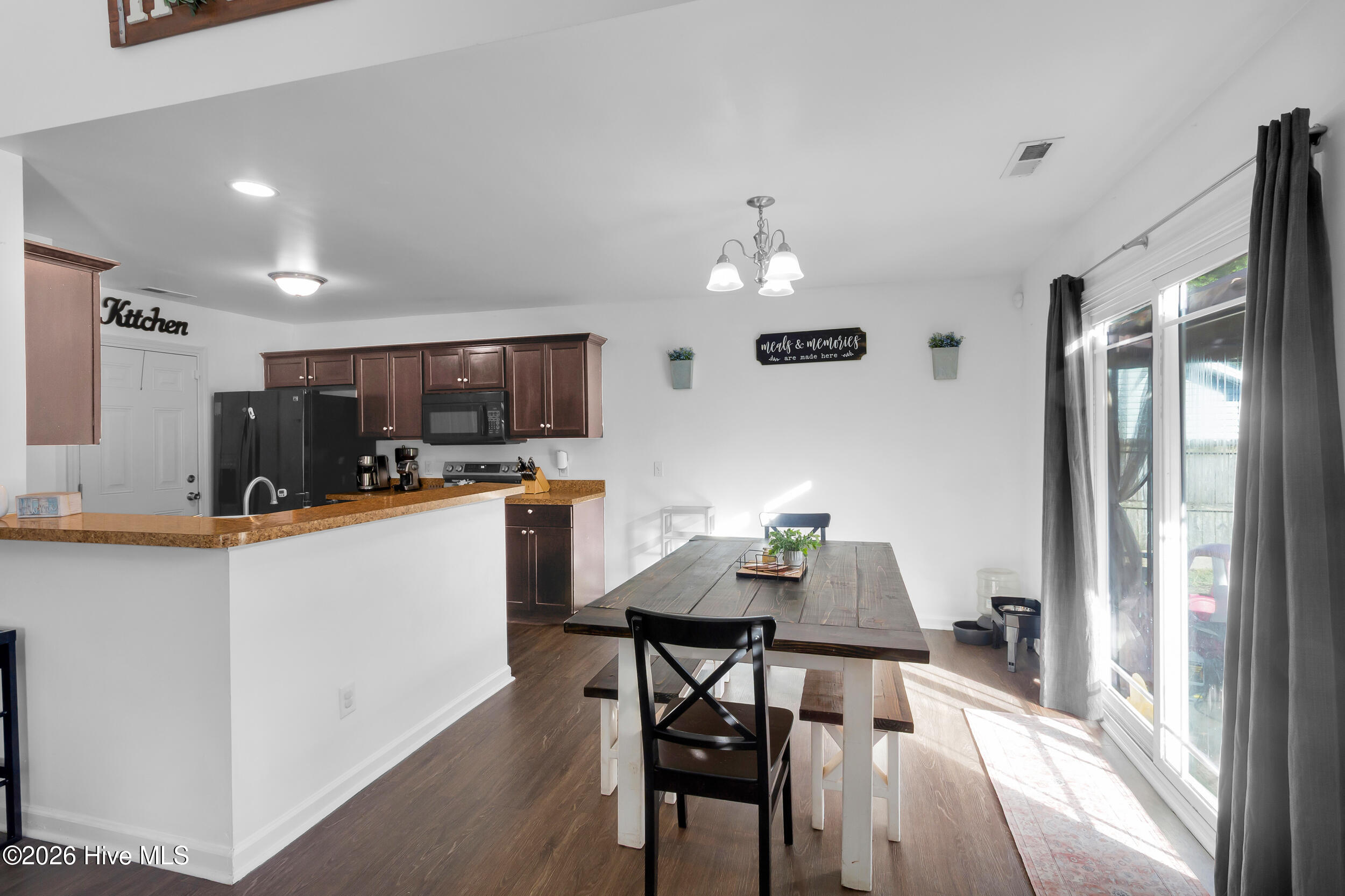 100570430 | Photo 14