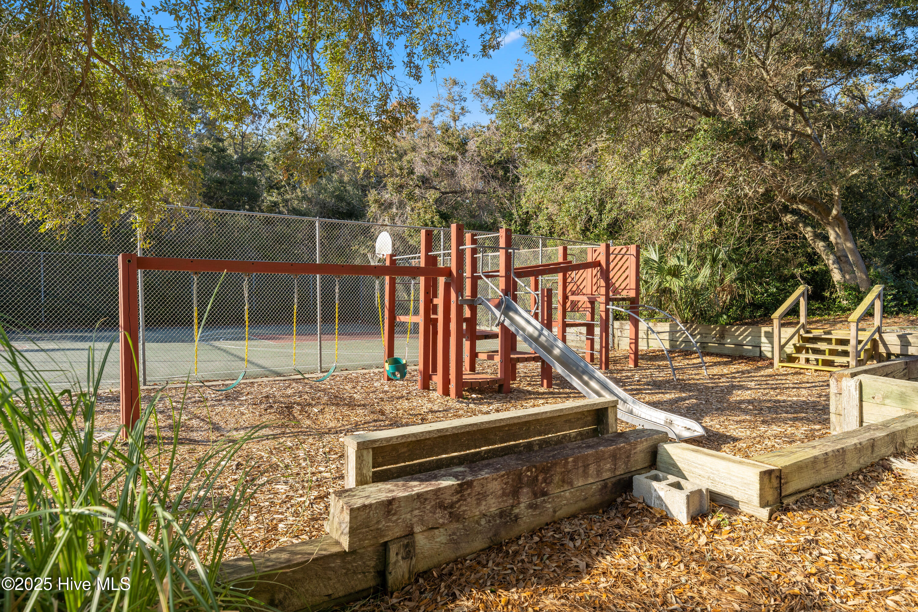 100560966 | Photo 84