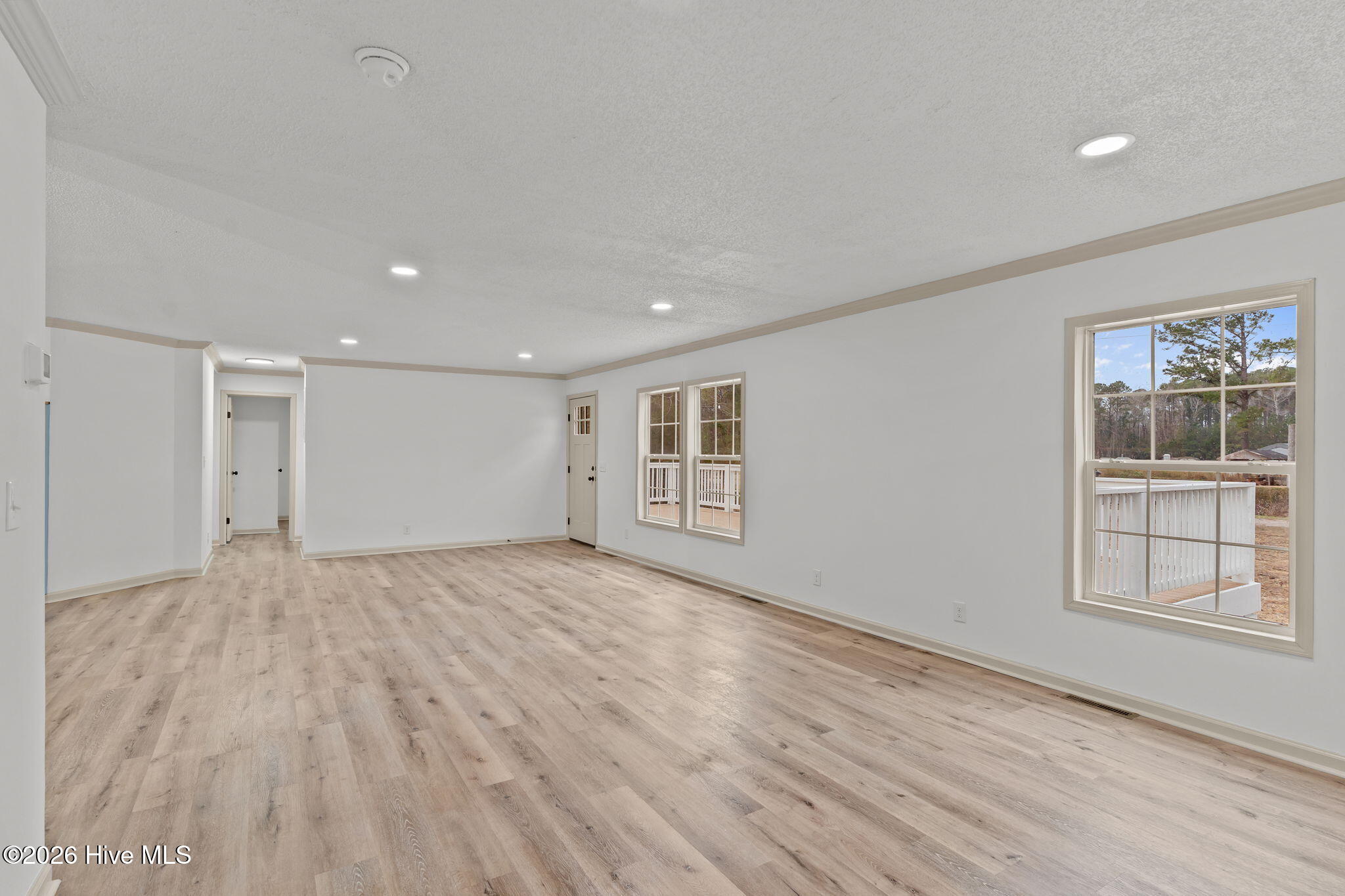 100557203 | Photo 24