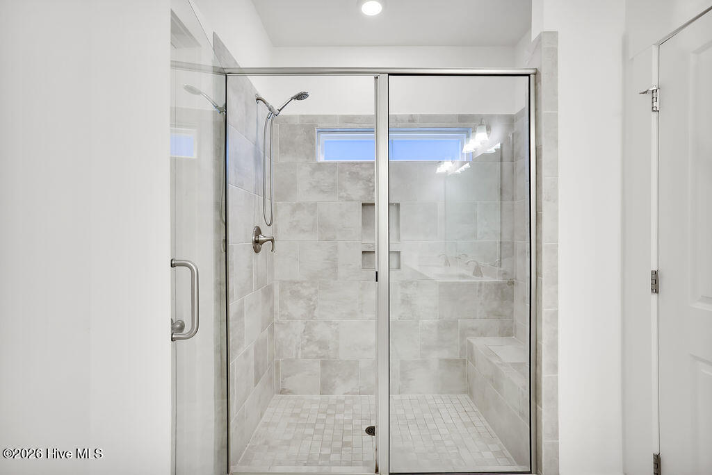 100549849 | Photo 22