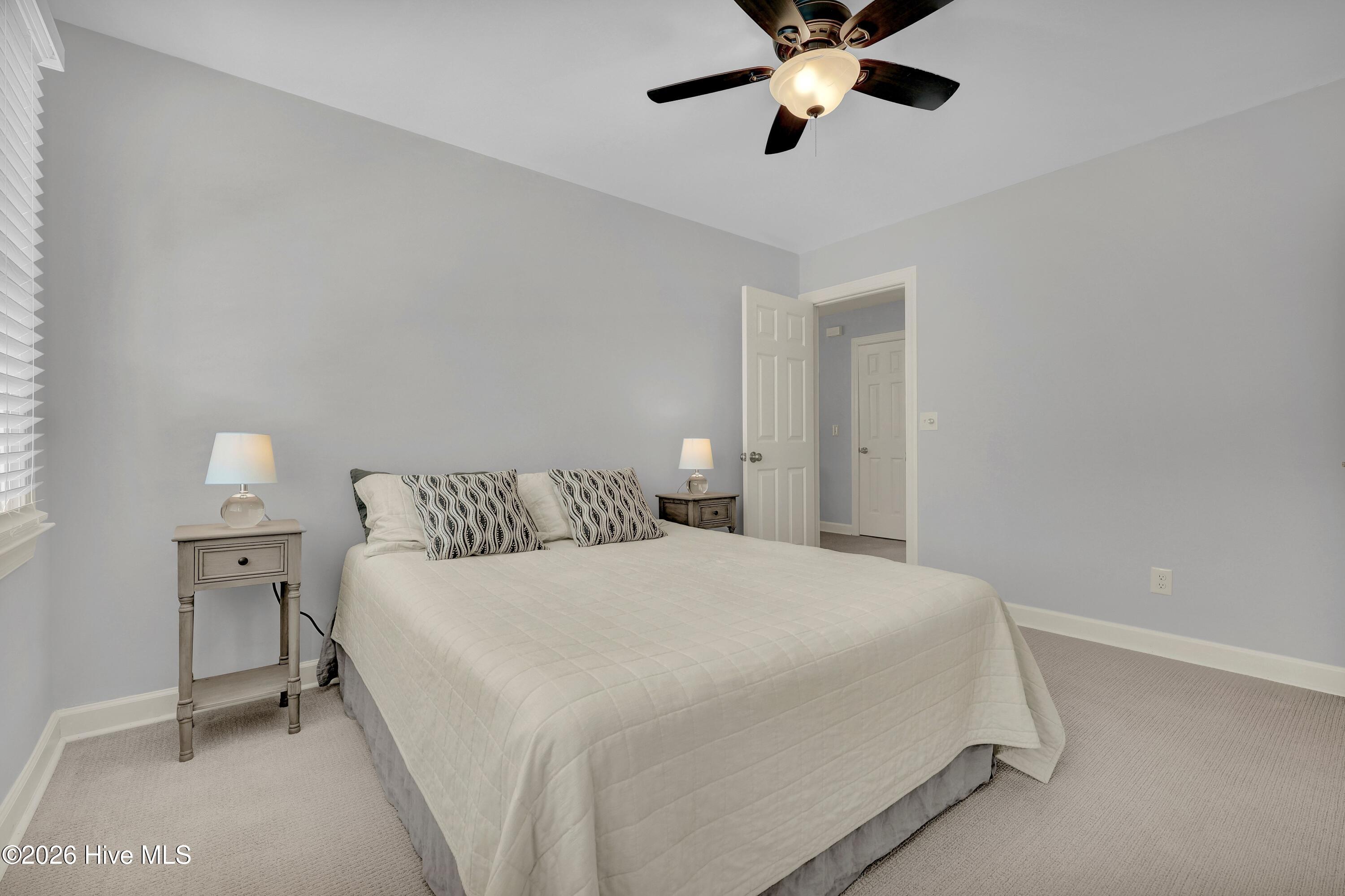 100566013 | Photo 38