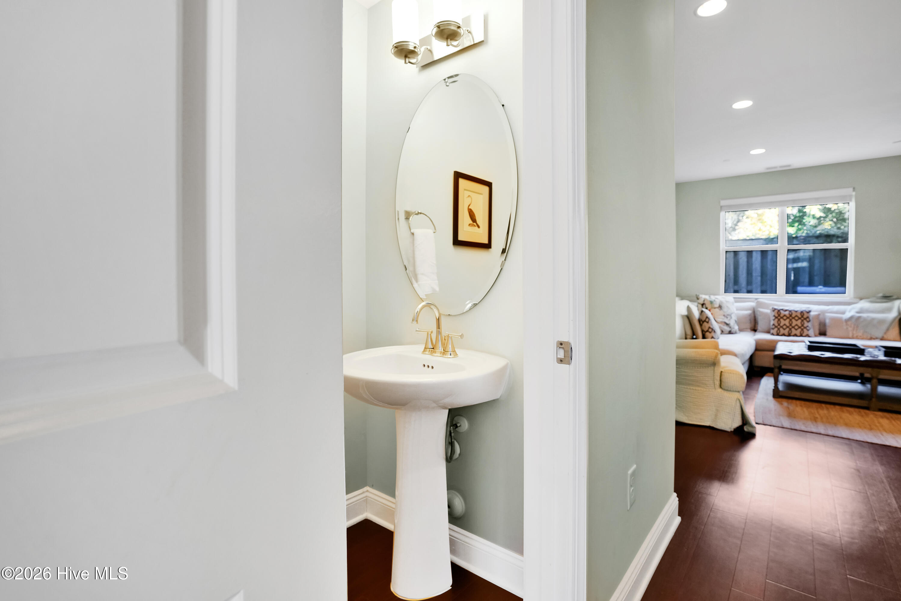 100567789 | Photo 26