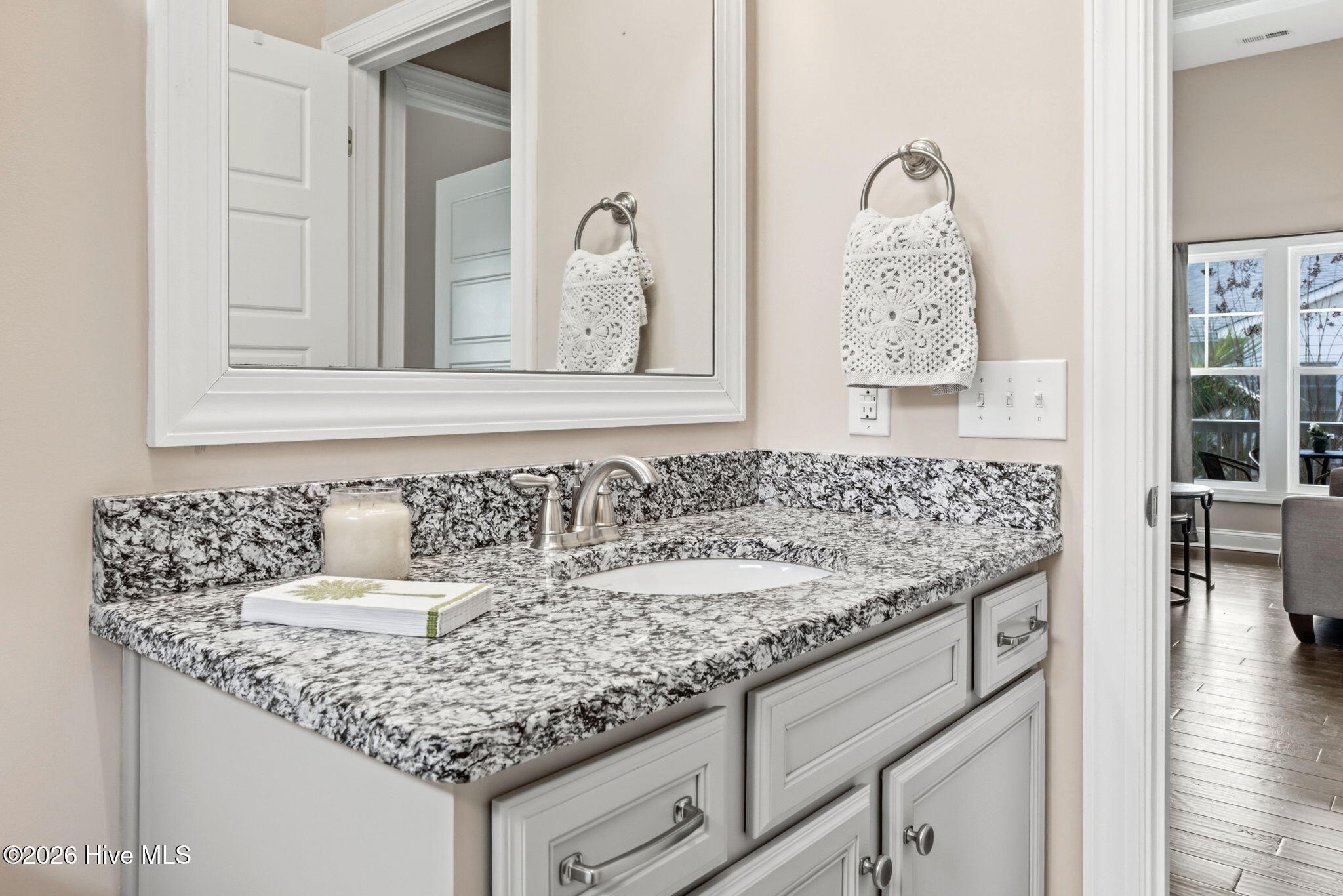 100554036 | Photo 32