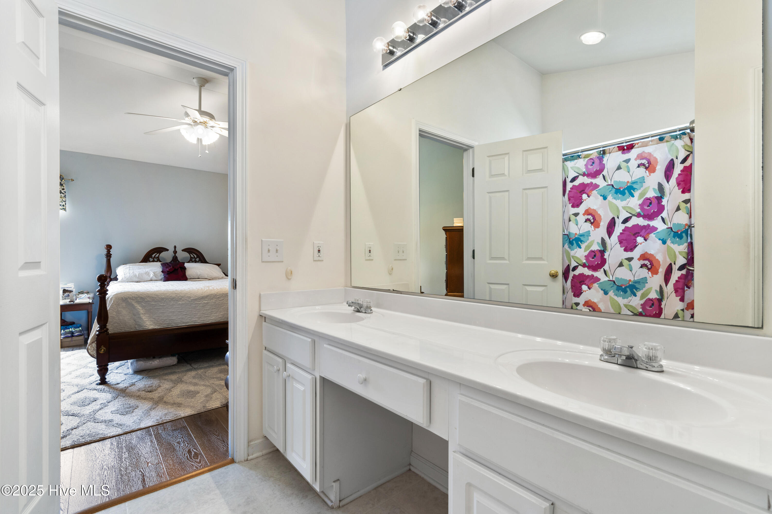 100521862 | Photo 21