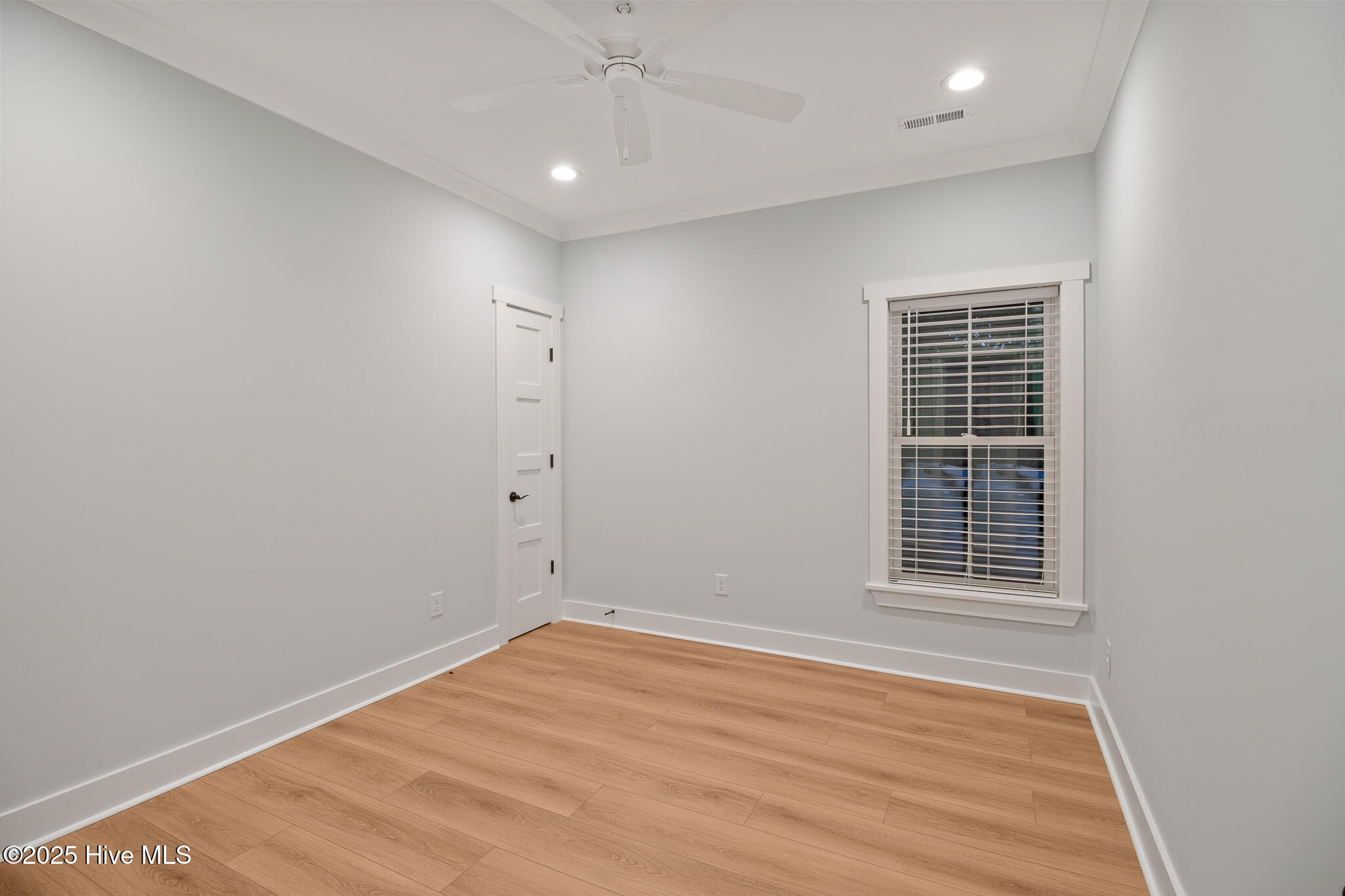 100545978 | Photo 32