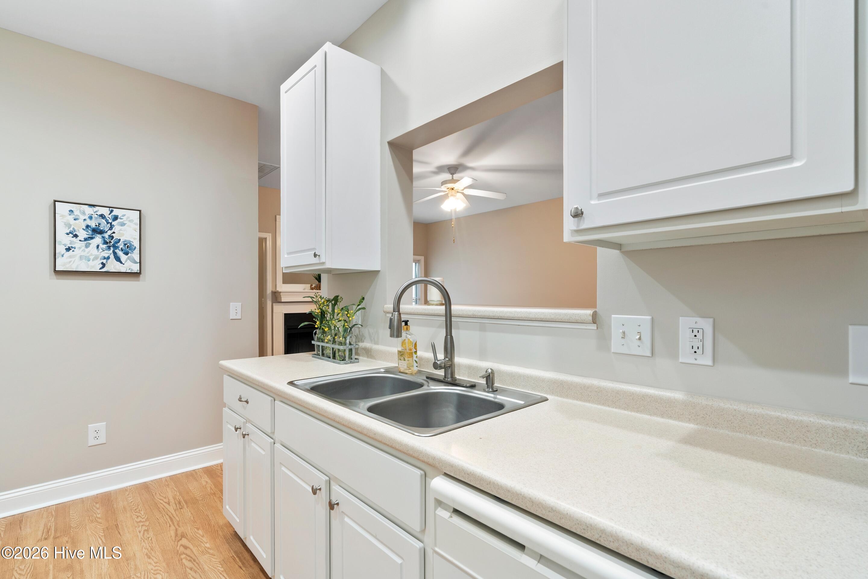 100549608 | Photo 11