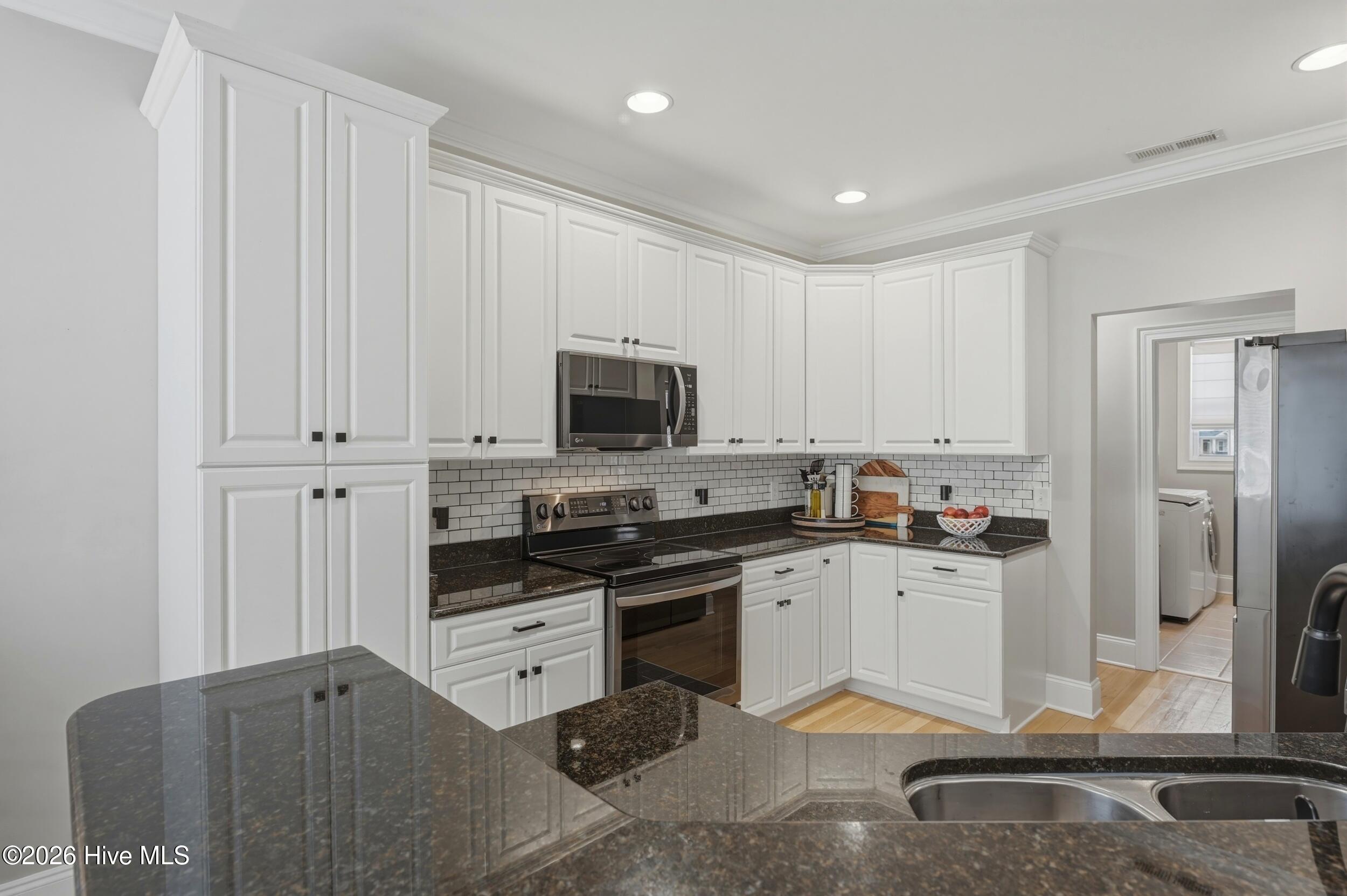 100556453 | Photo 11