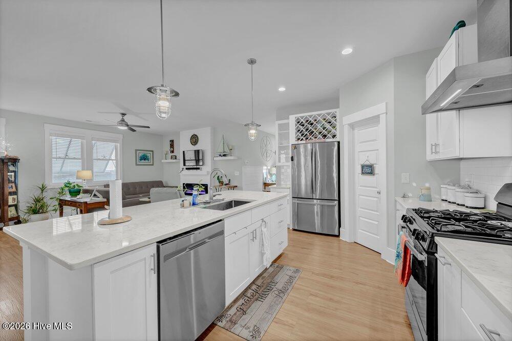 100561584 | Photo 11