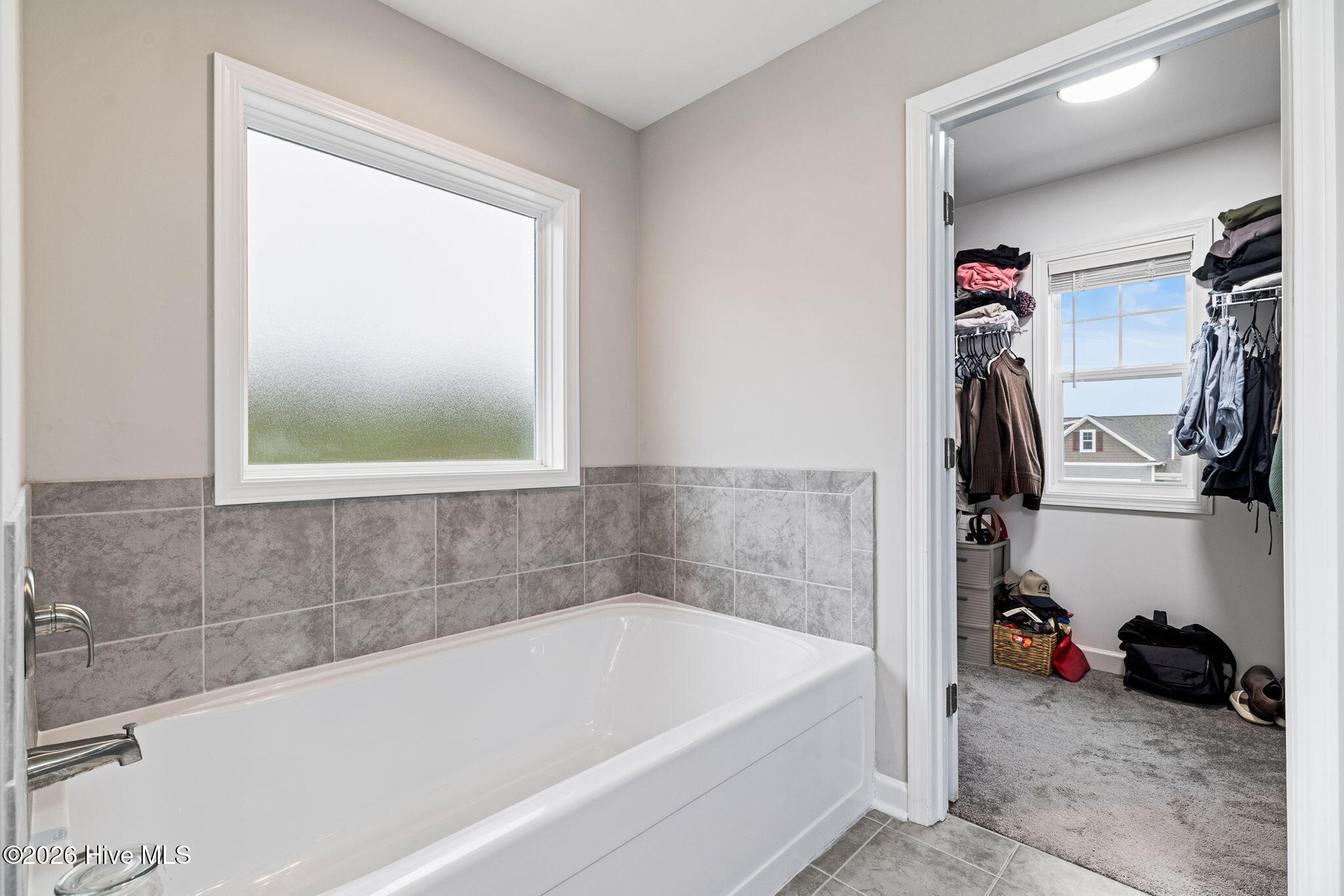 100554738 | Photo 25