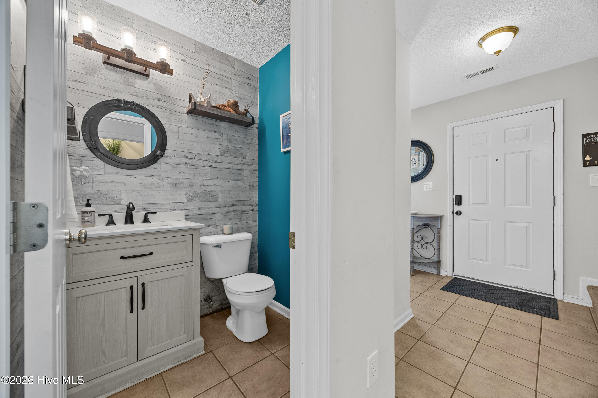 100569282 | Photo 18