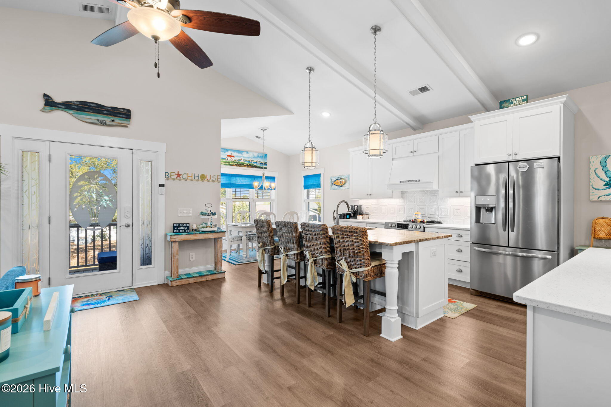 100563118 | Photo 12