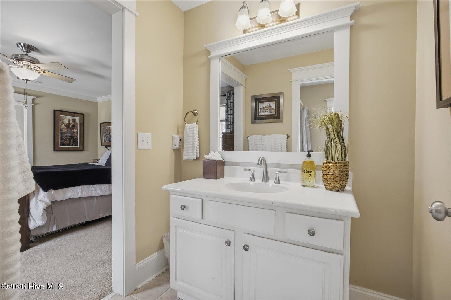 100564317 | Photo 36