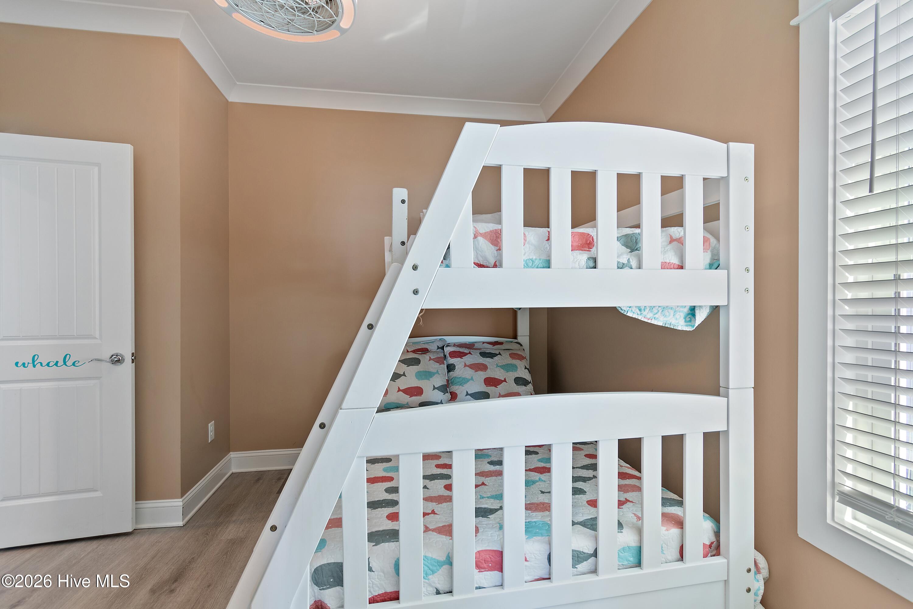 100557175 | Photo 24