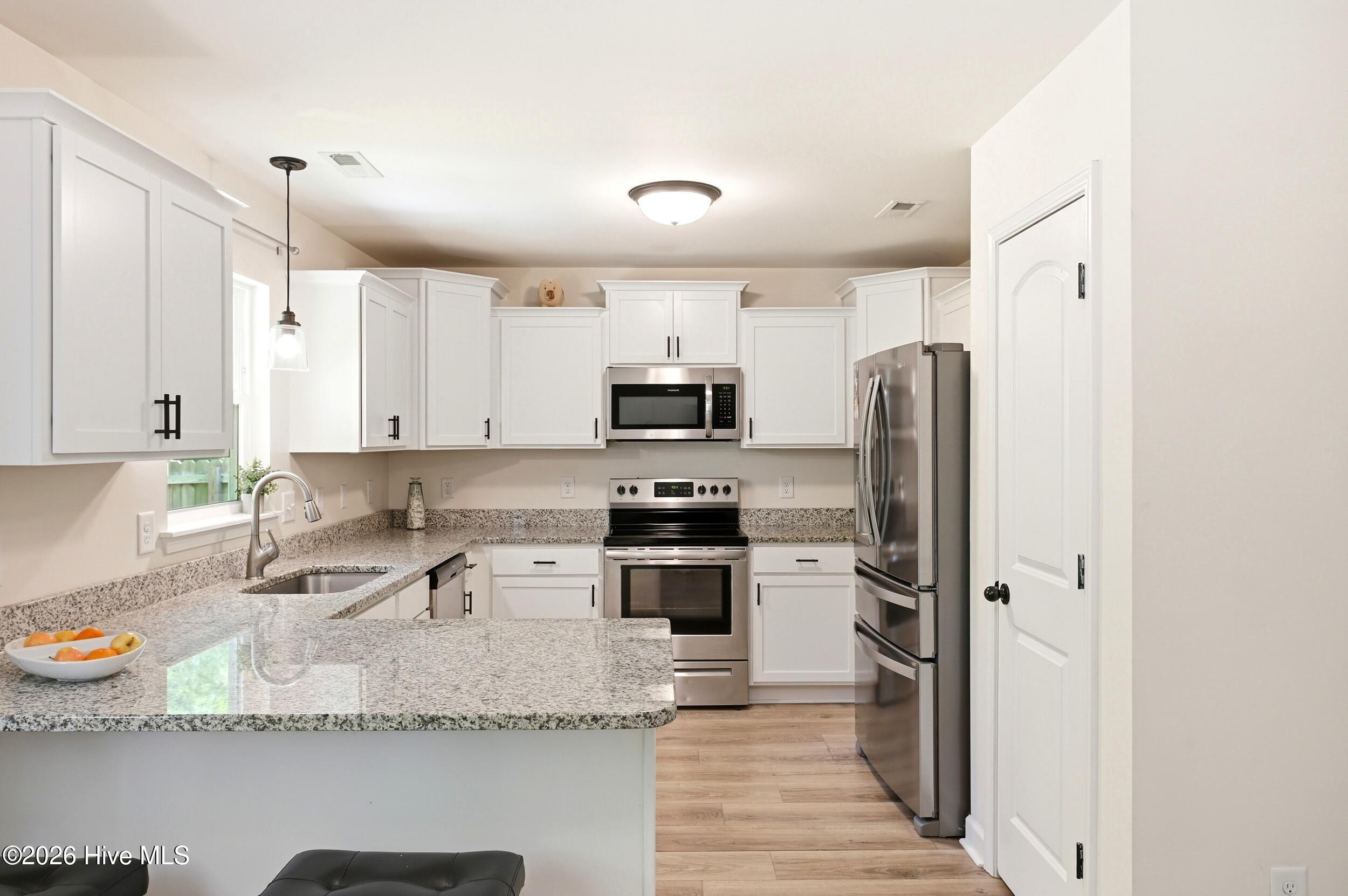 100568346 | Photo 11