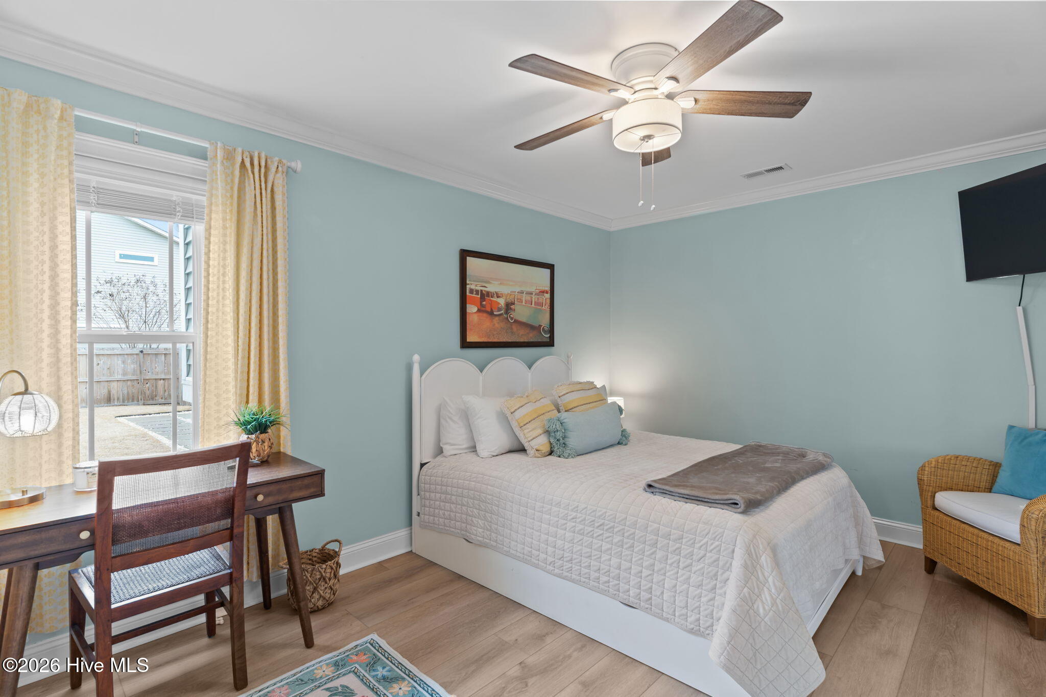 100557179 | Photo 35