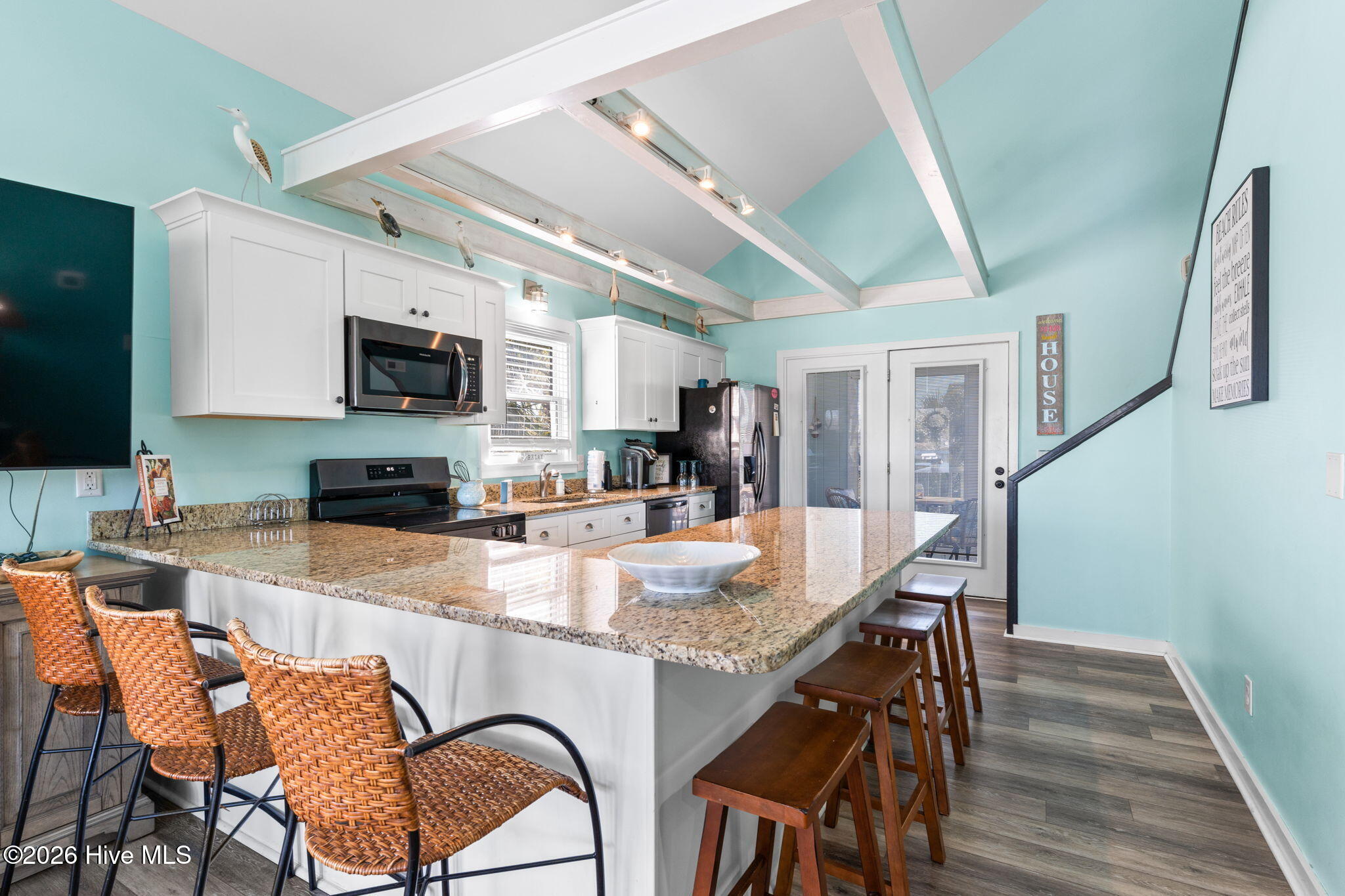 100557259 | Photo 12