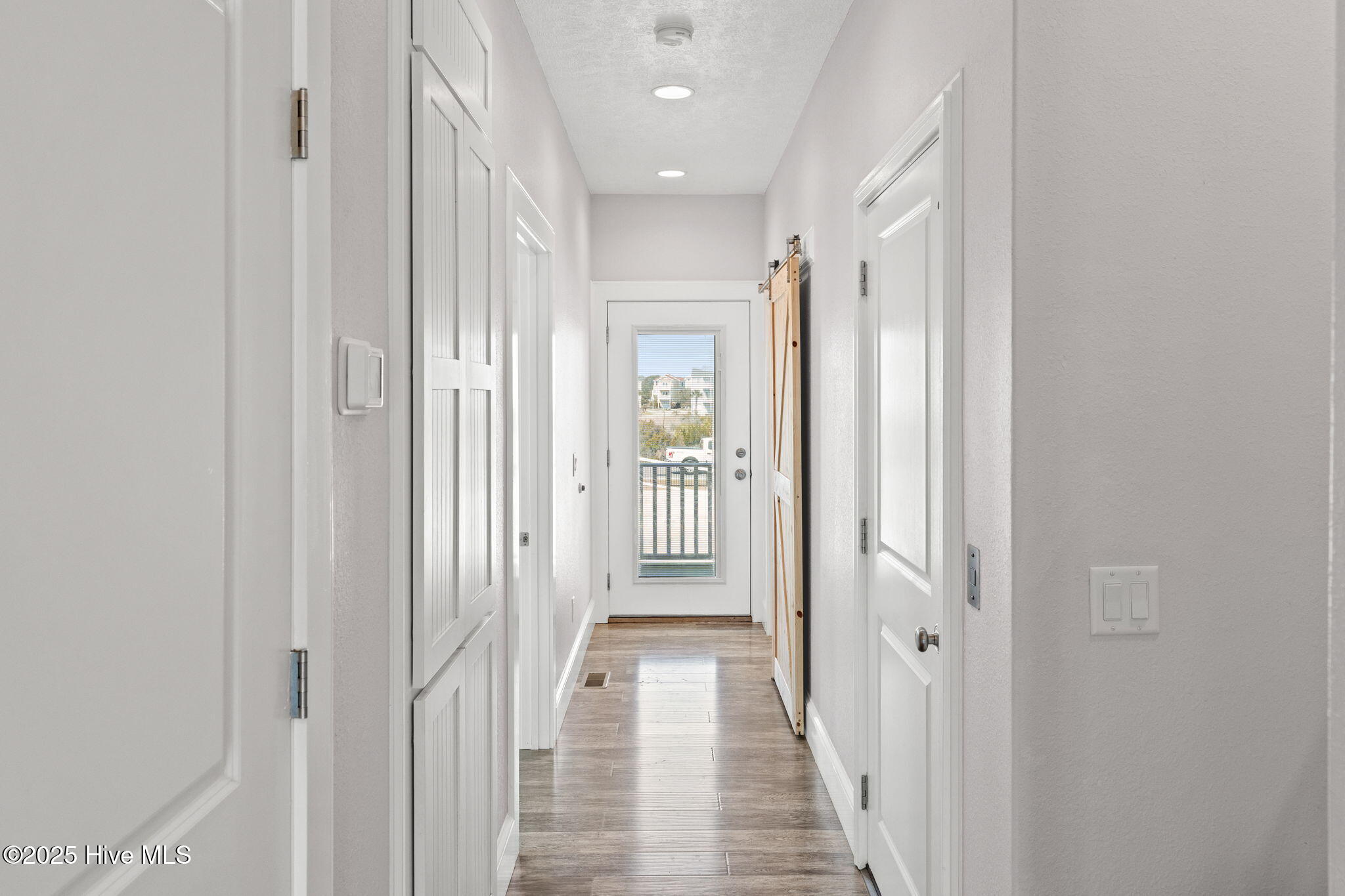 100495043 | Photo 33