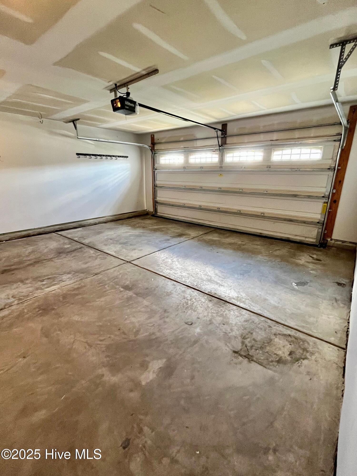 100563867 | Photo 10