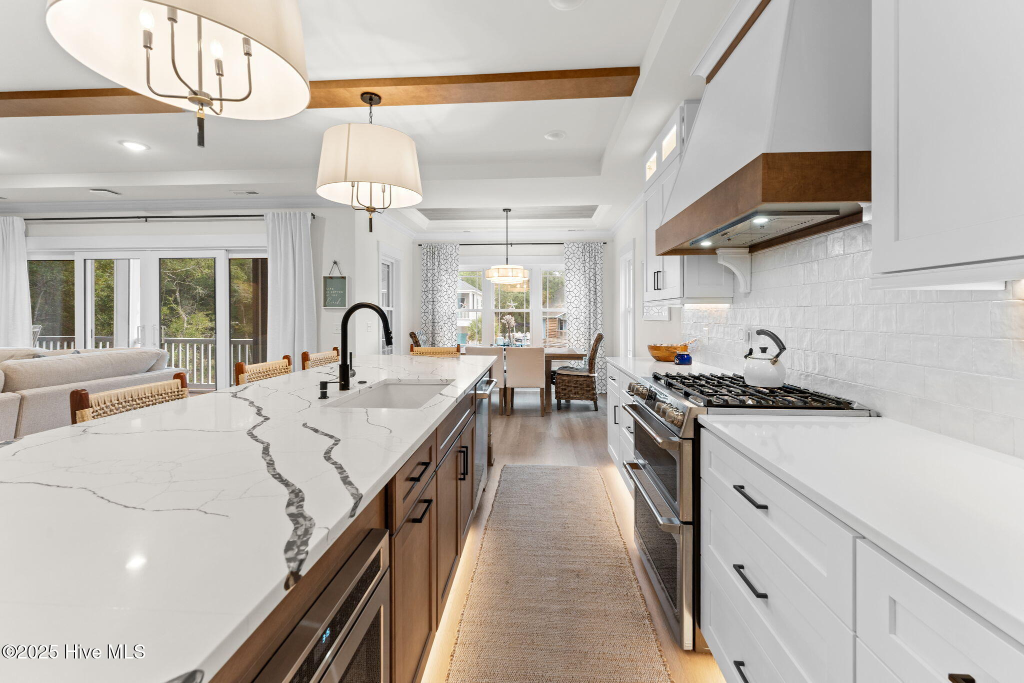 100539028 | Photo 33