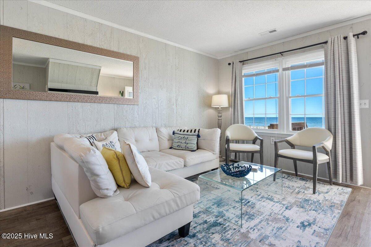 100550823 | Photo 21