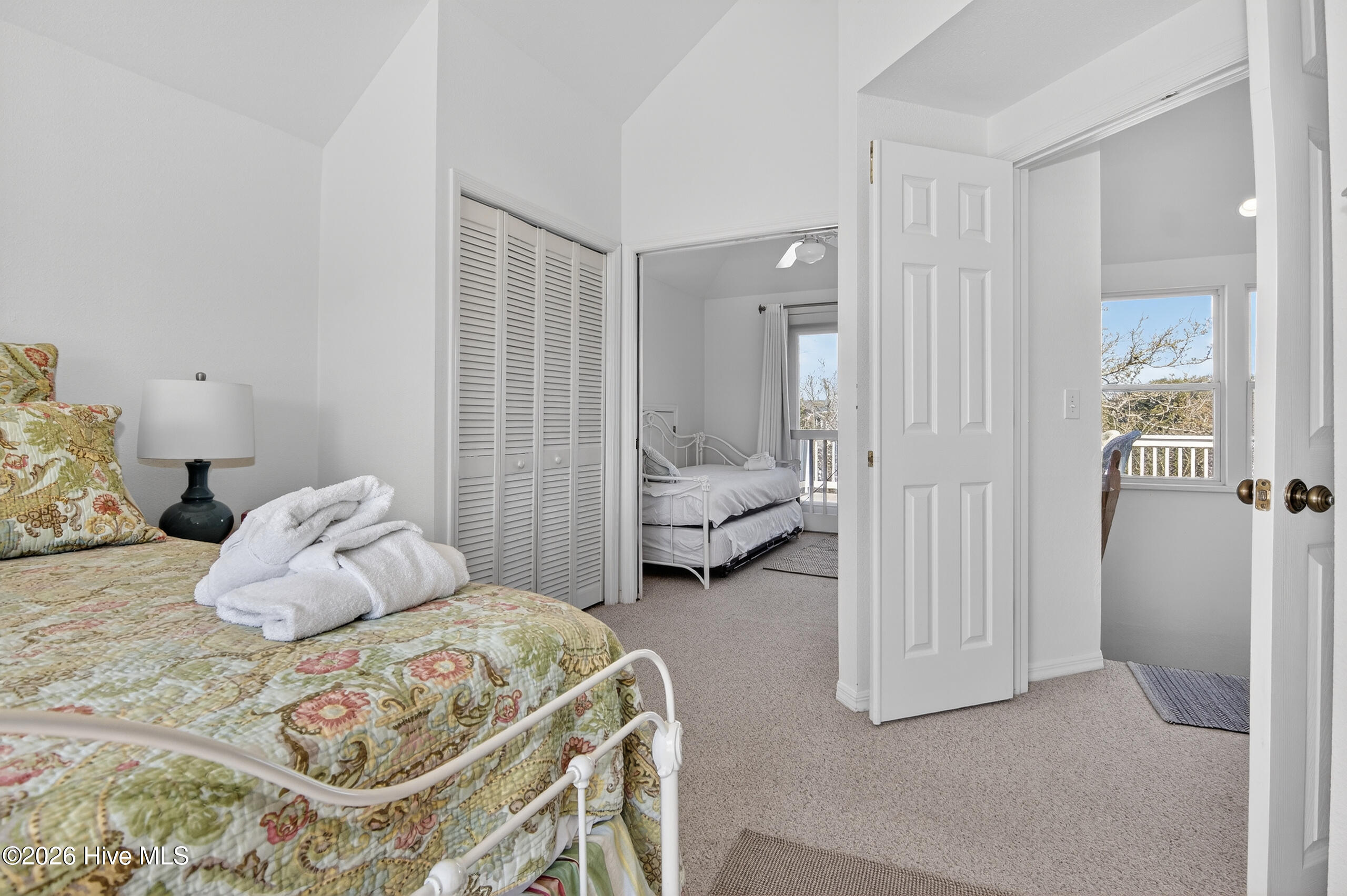 100565192 | Photo 49