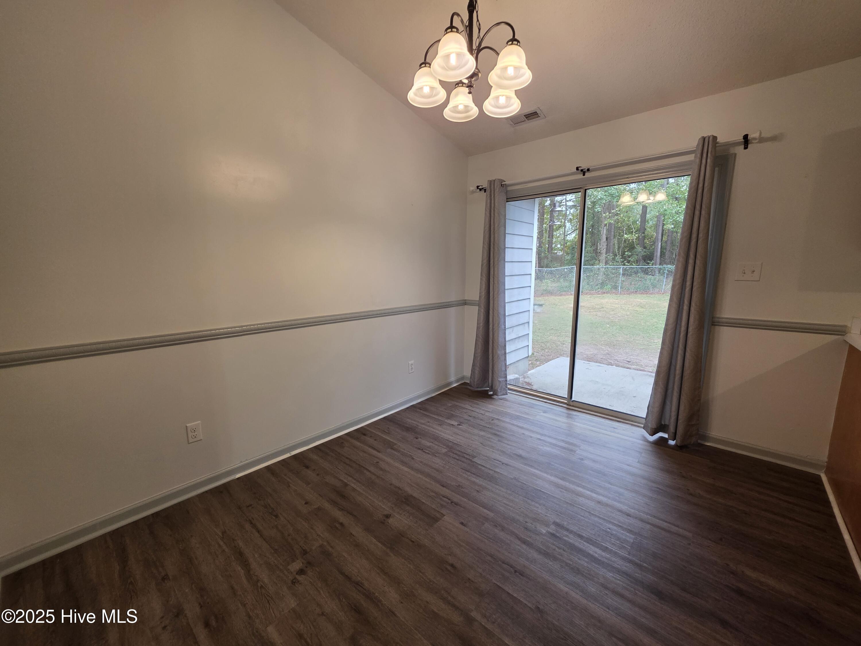 100538348 | Photo 10