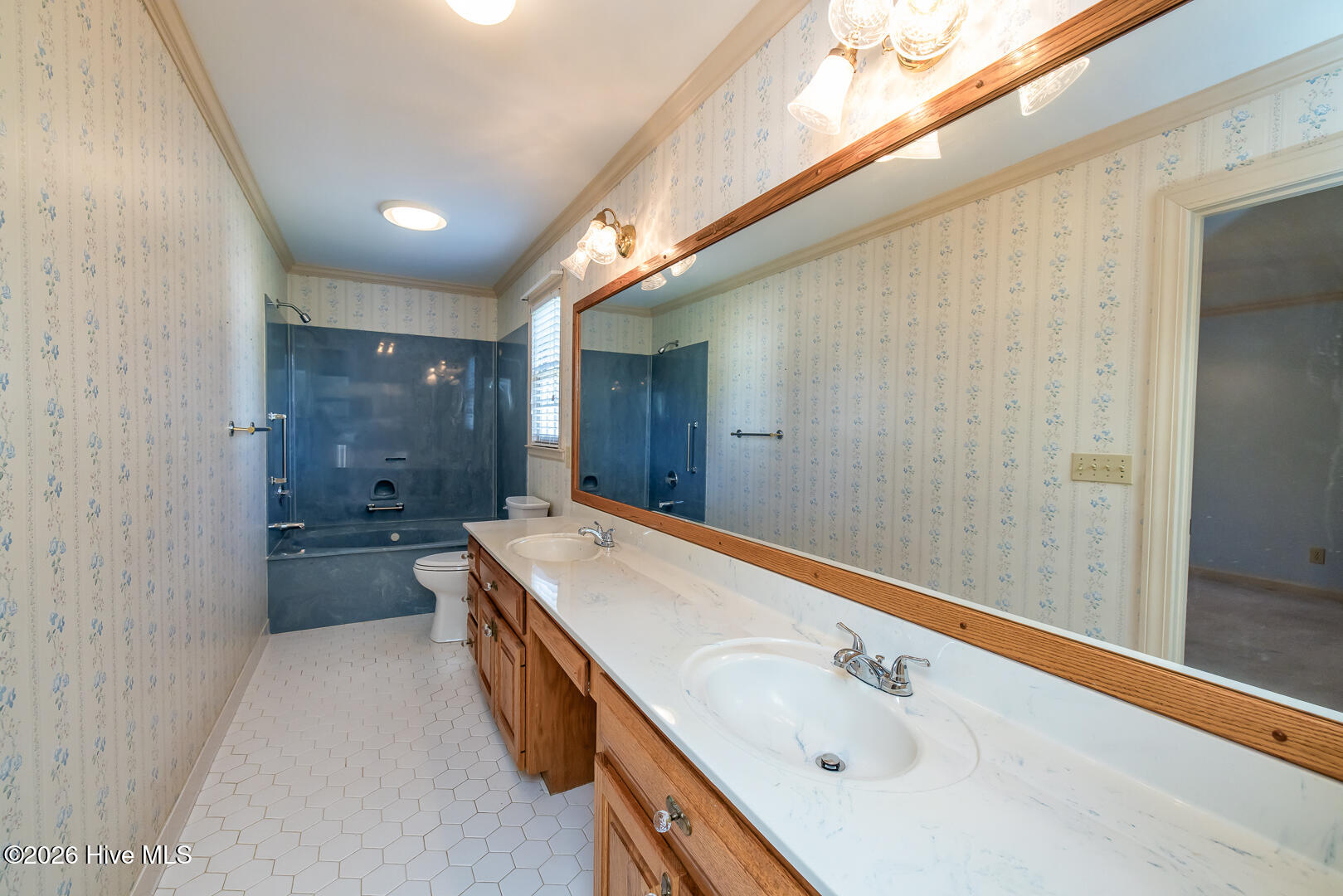 100570429 | Photo 37