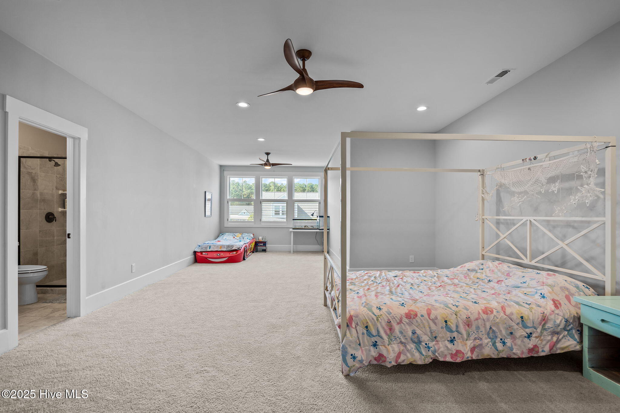 100536162 | Photo 47