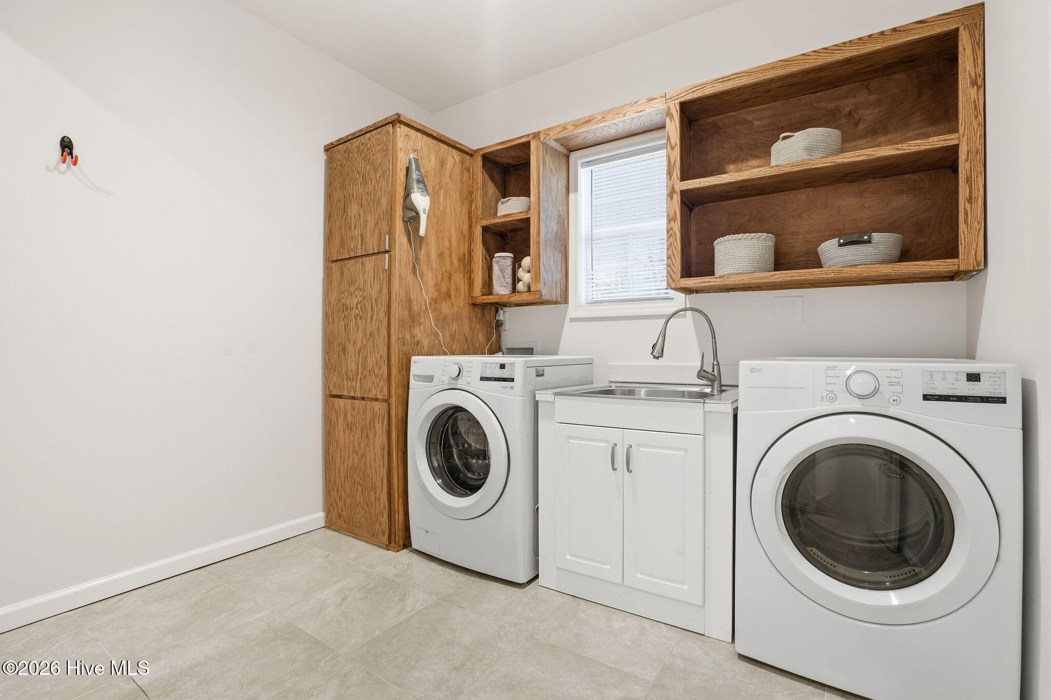 100560935 | Photo 40