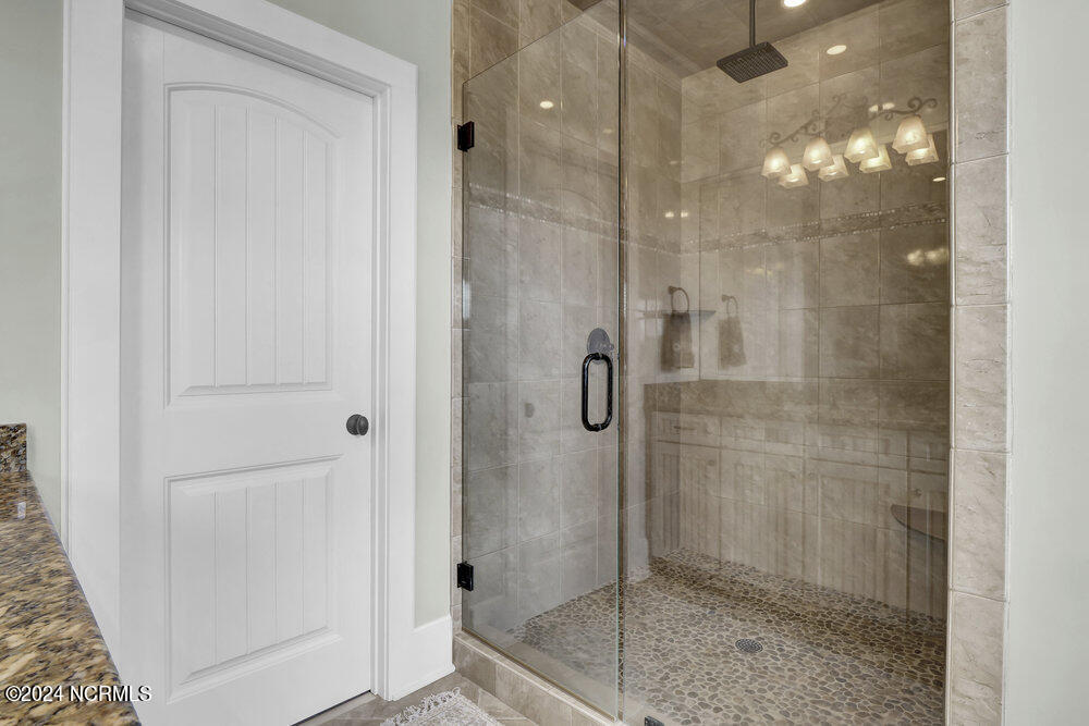 100498351 | Photo 31